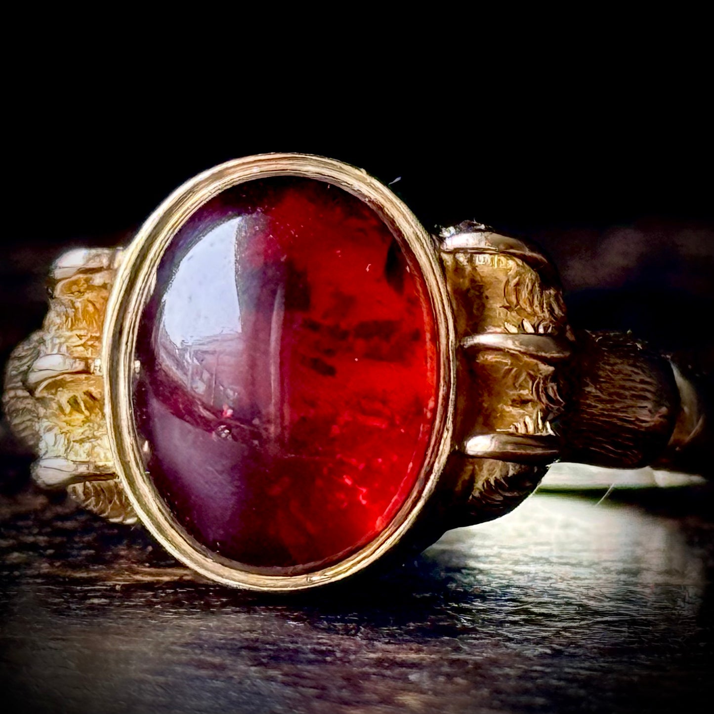 Antique Victorian Garnet Bear Claw Mount Ring in 9 Carat Gold