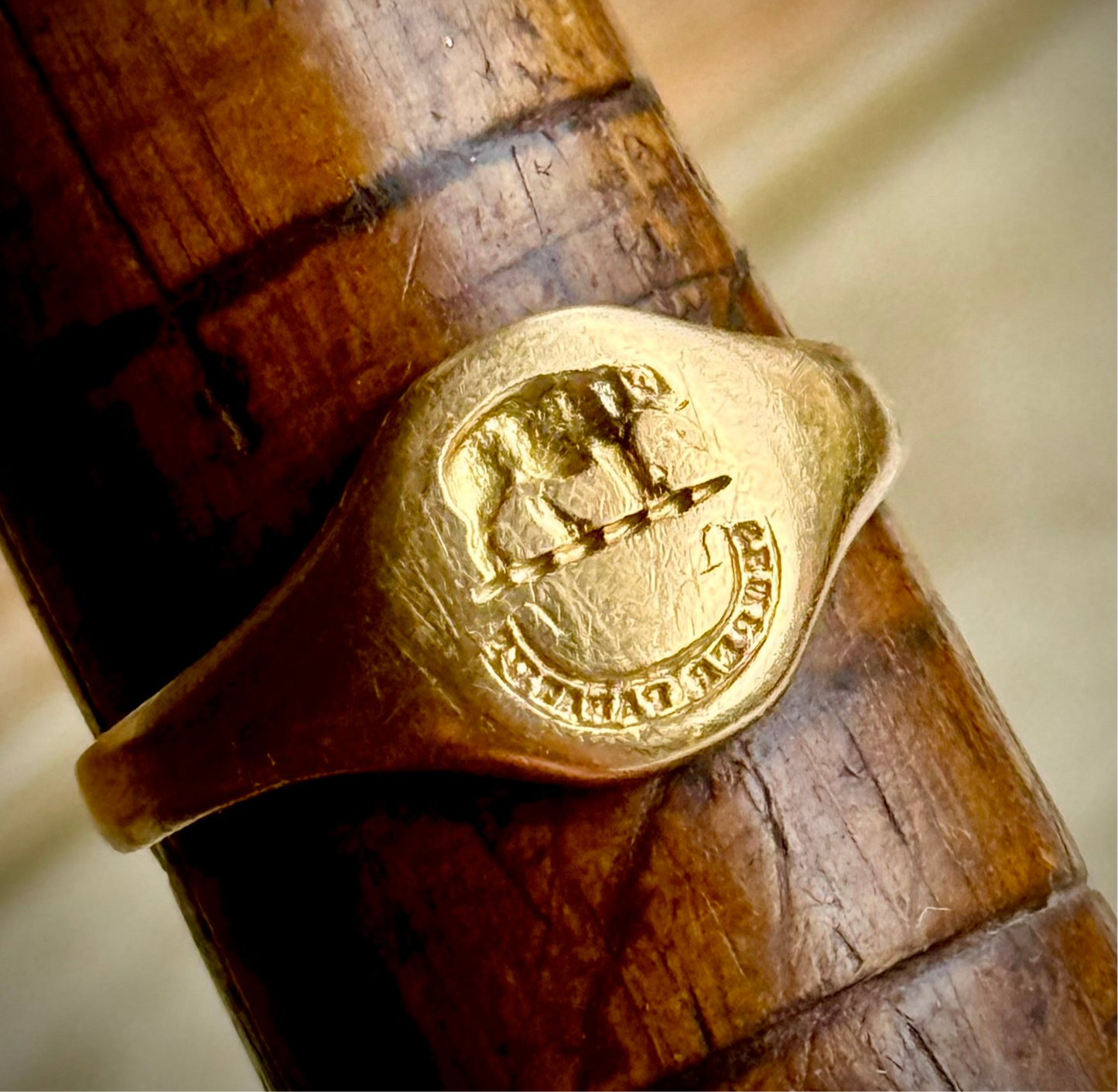 Victorian Elephant SEMPER PARITUS Signet ring in 18 Carat Gold