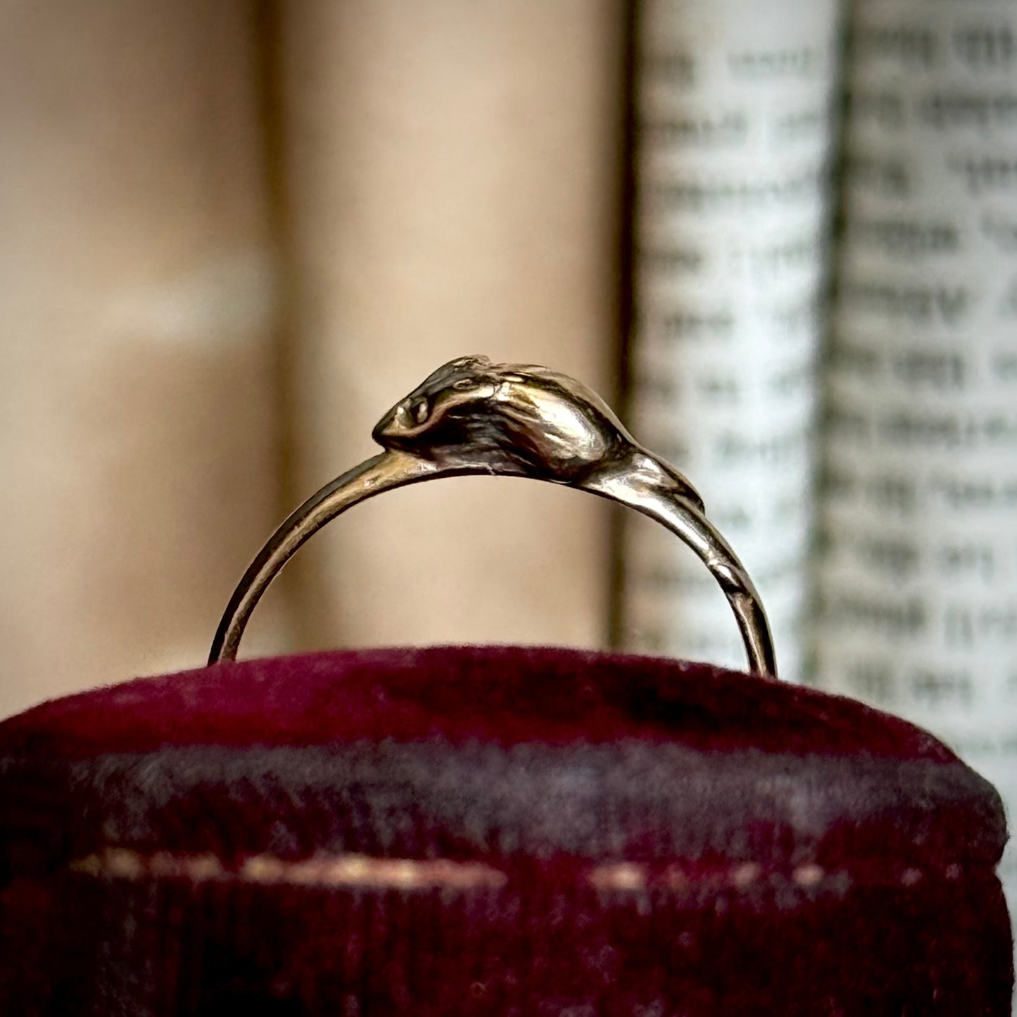 Vintage charming Mouse Ring in 9 Carat gold; Circa 1980