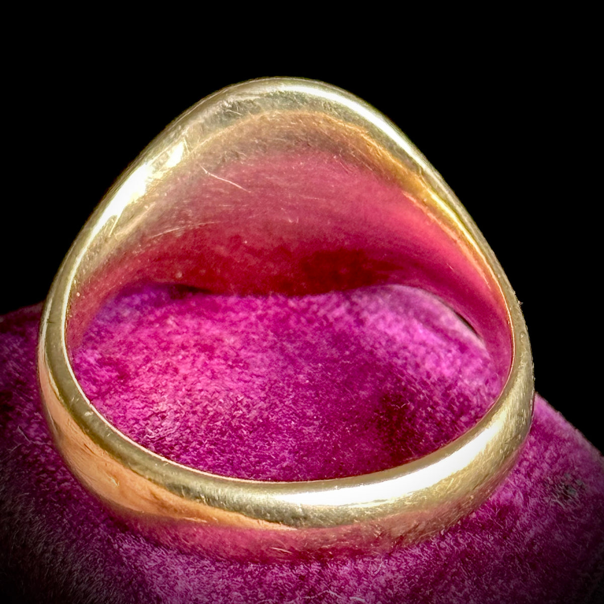 Vintage Dragon Signet Ring 9 Carat gold; Circa 1961