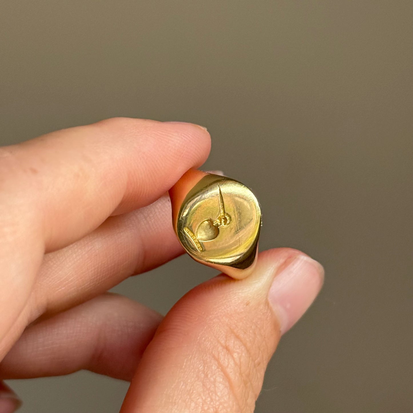 Vintage Heraldic Signet Ring in 18 Carat Gold; Circa 1960