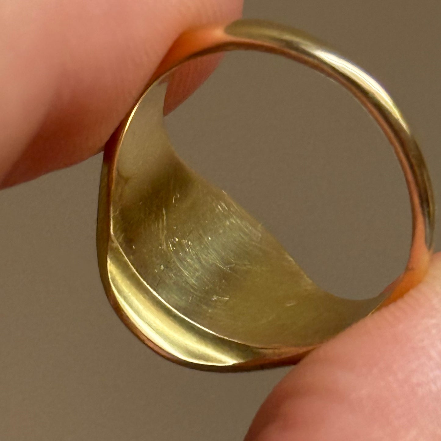 Vintage Heraldic Signet Ring in 18 Carat Gold; Circa 1960