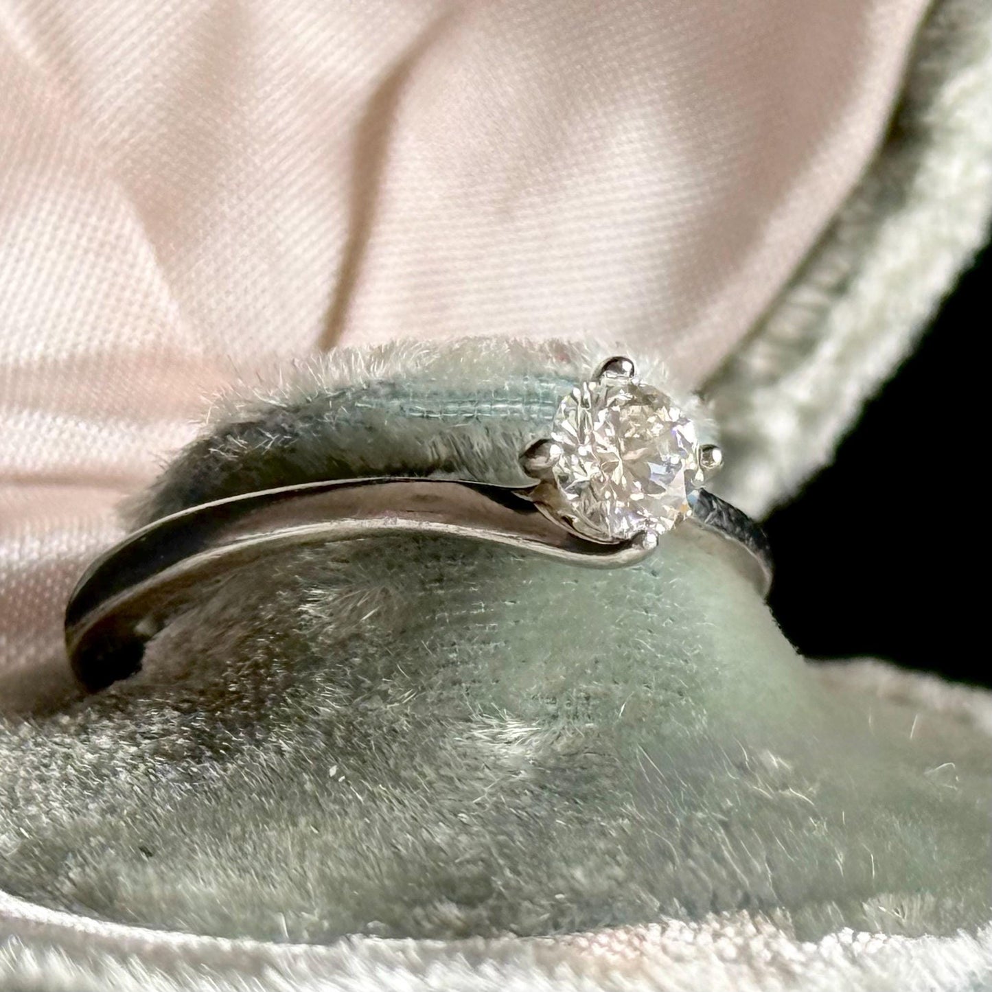 Preloved Diamond Twist Solitaire Ring in Platinum