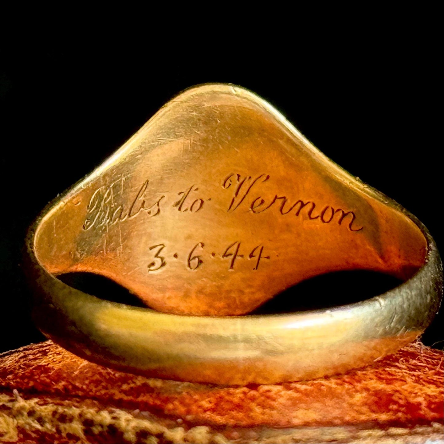 Vintage Signet Ring in 9 Carat Gold; Circa 1943