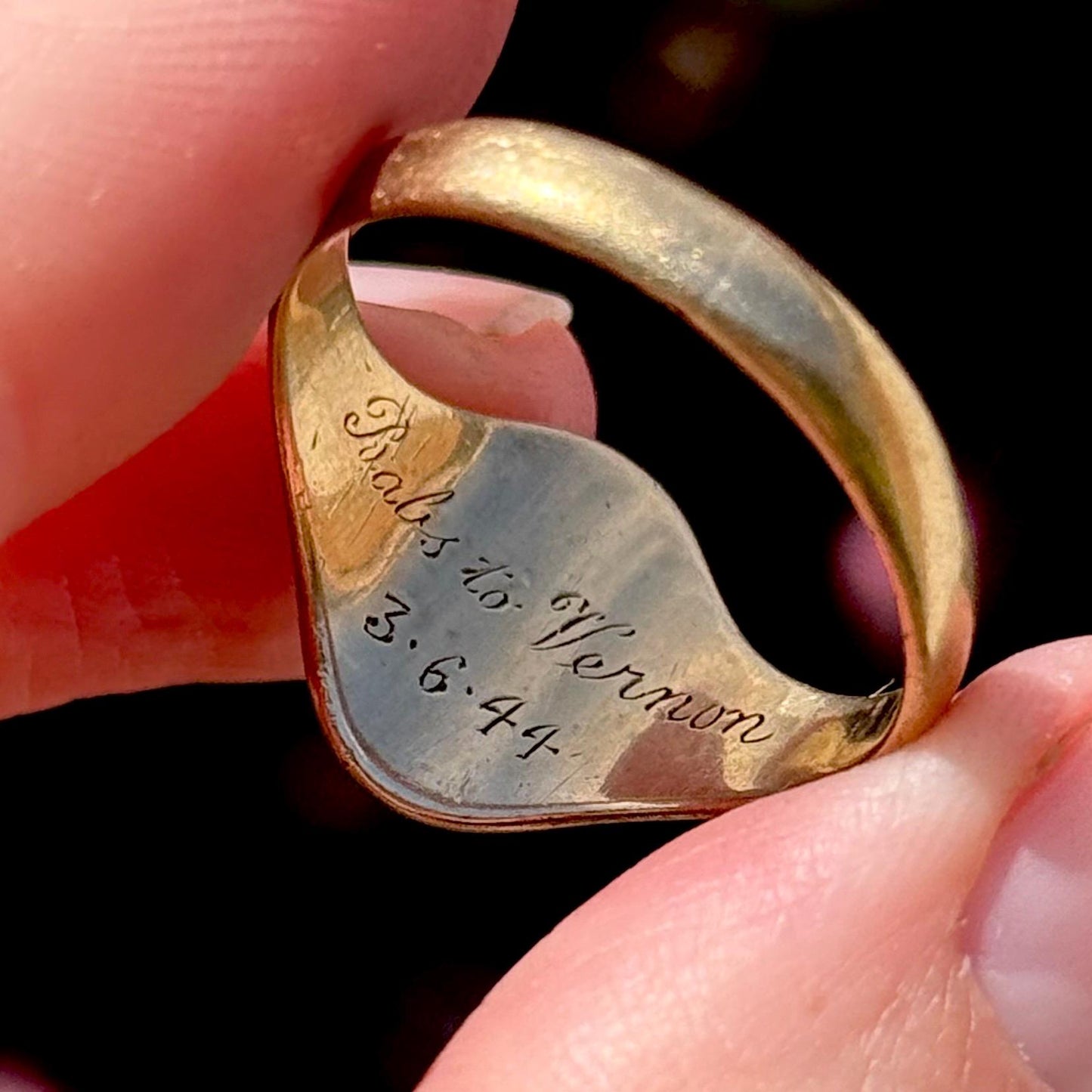 Vintage Signet Ring in 9 Carat Gold; Circa 1943