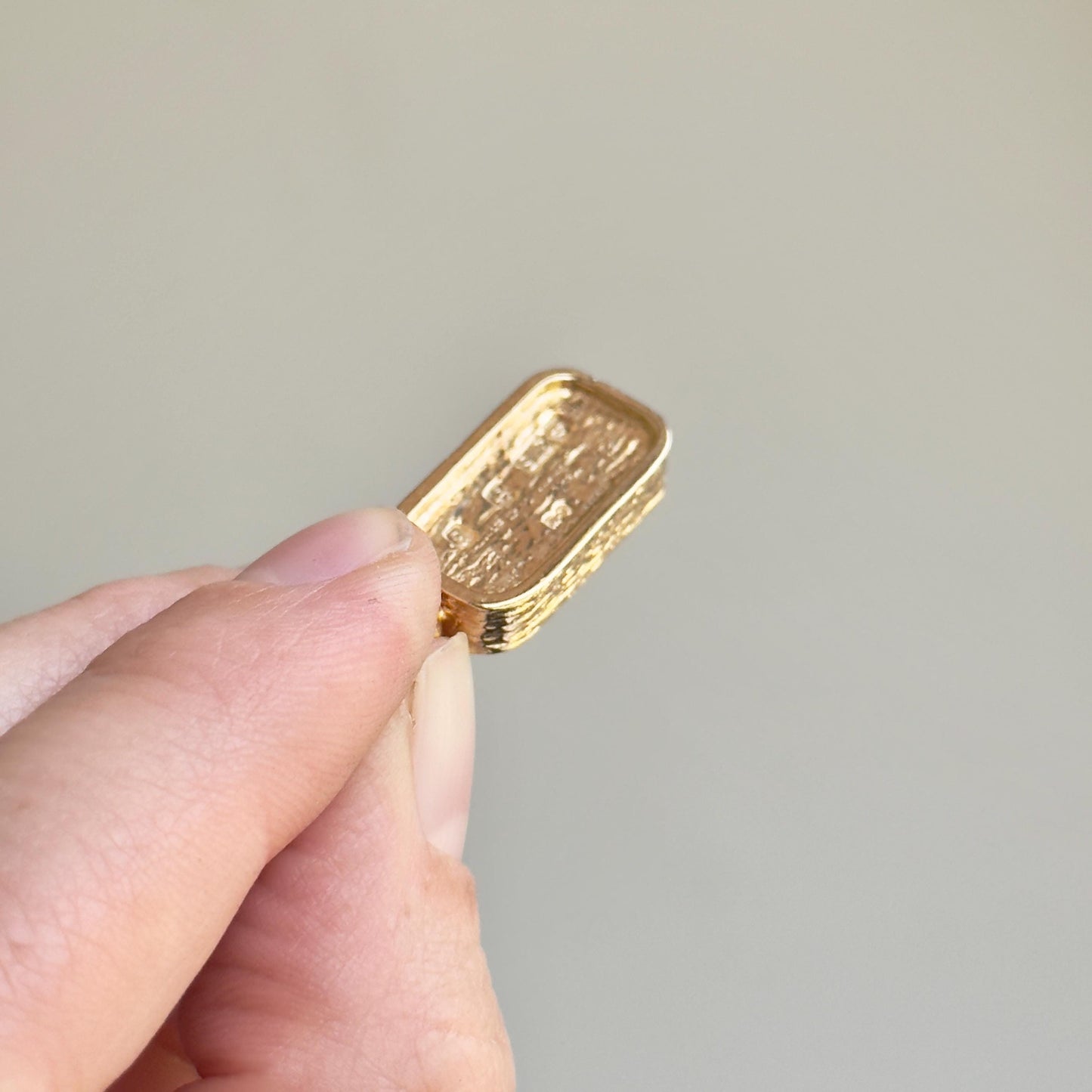 Vintage GOLD bar pendant in 9 Carat Gold; Circa 1976