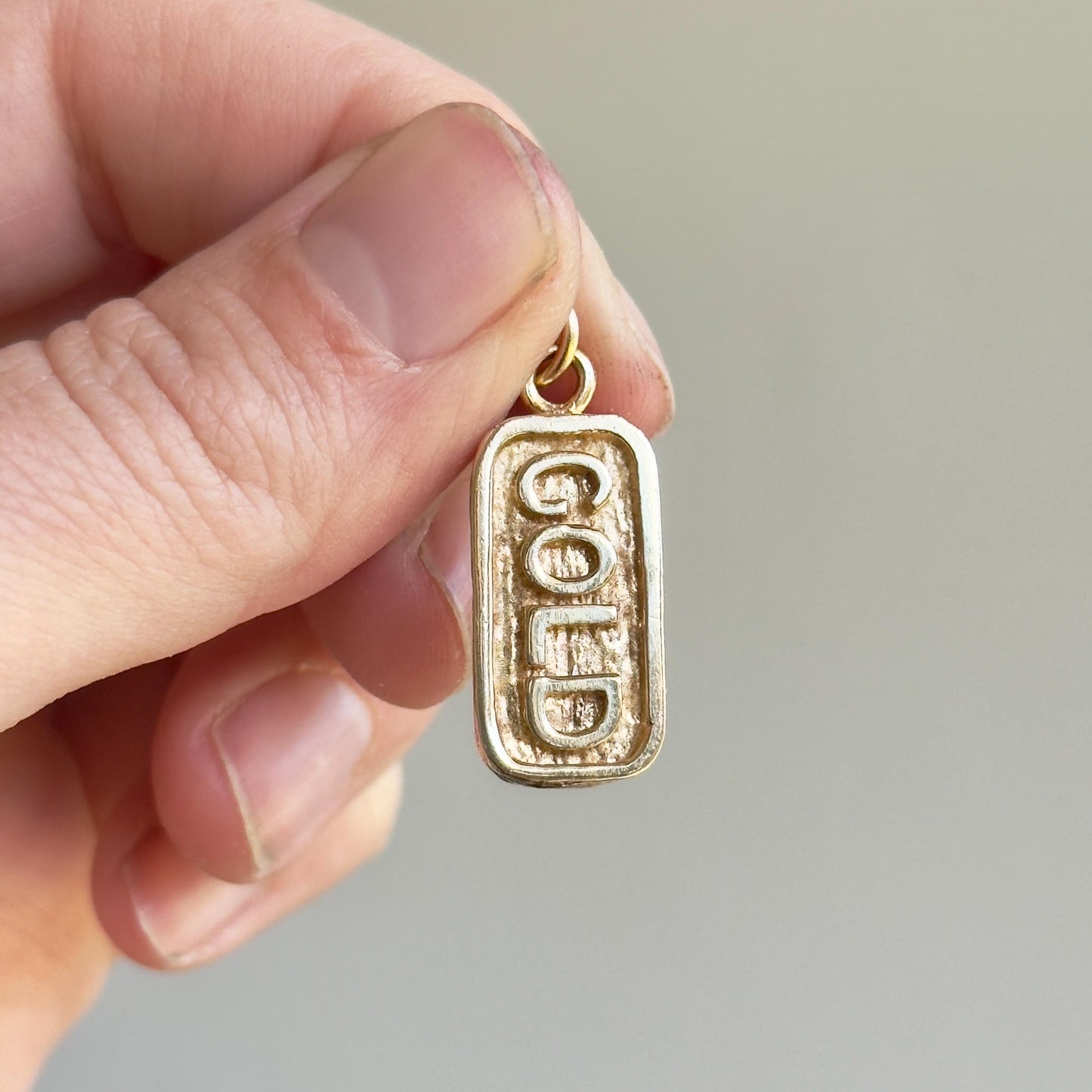 Vintage GOLD bar pendant in 9 Carat Gold; Circa 1976