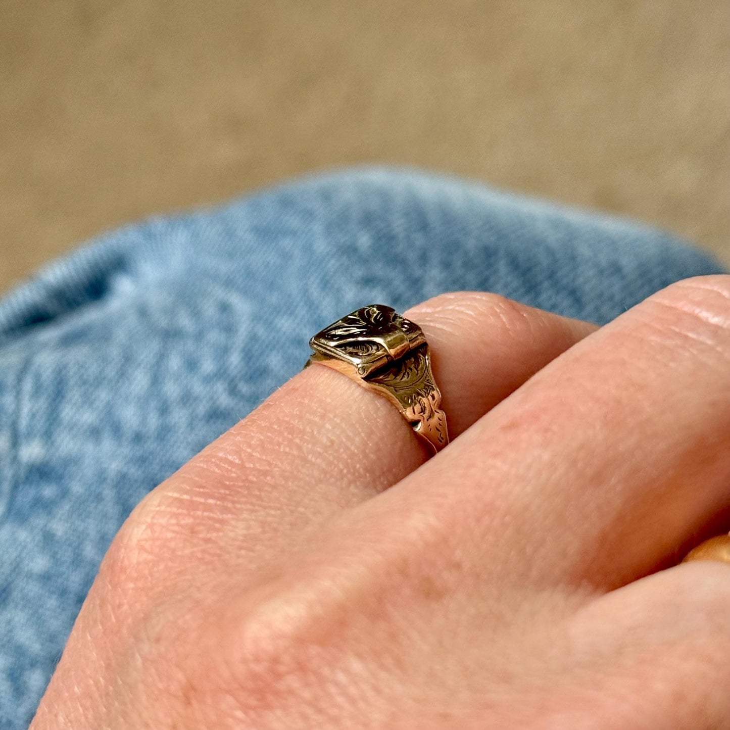 RARE Envelope Locket Ring in 9ct Gold; Circa 1863