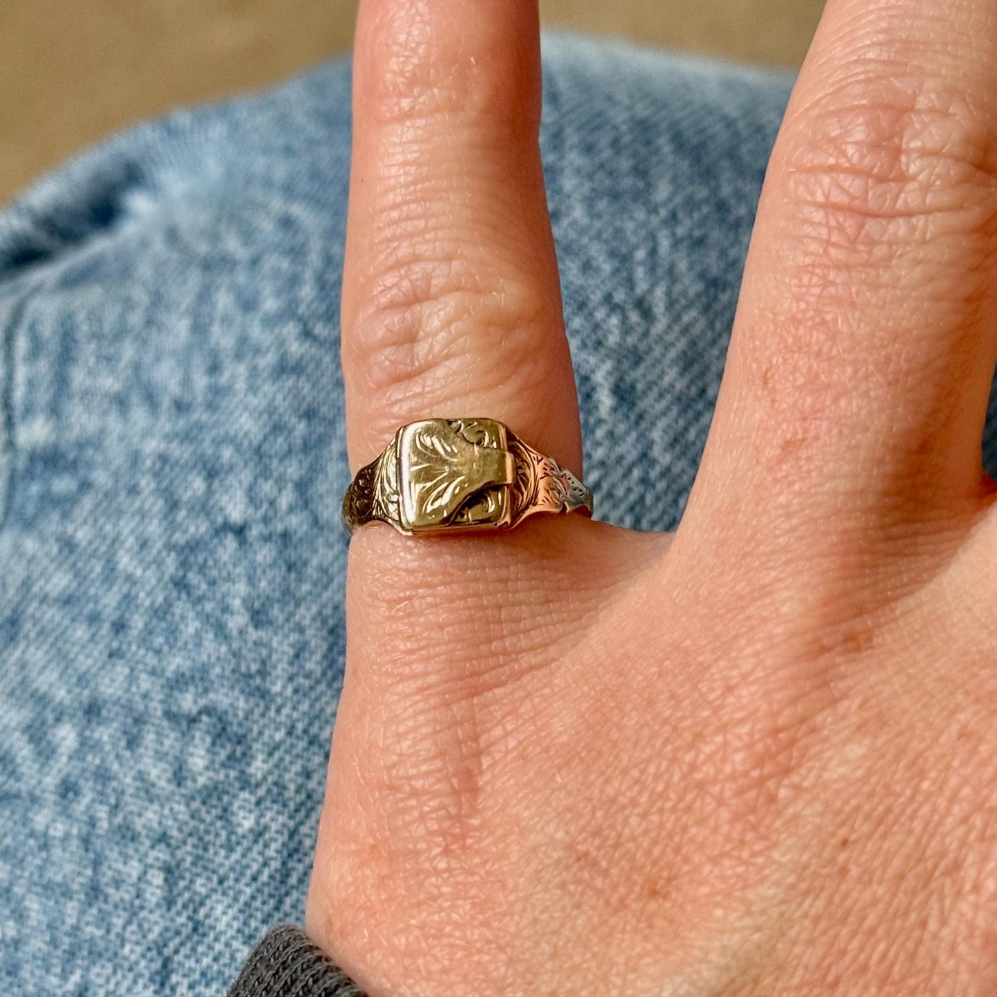 RARE Envelope Locket Ring in 9ct Gold; Circa 1863