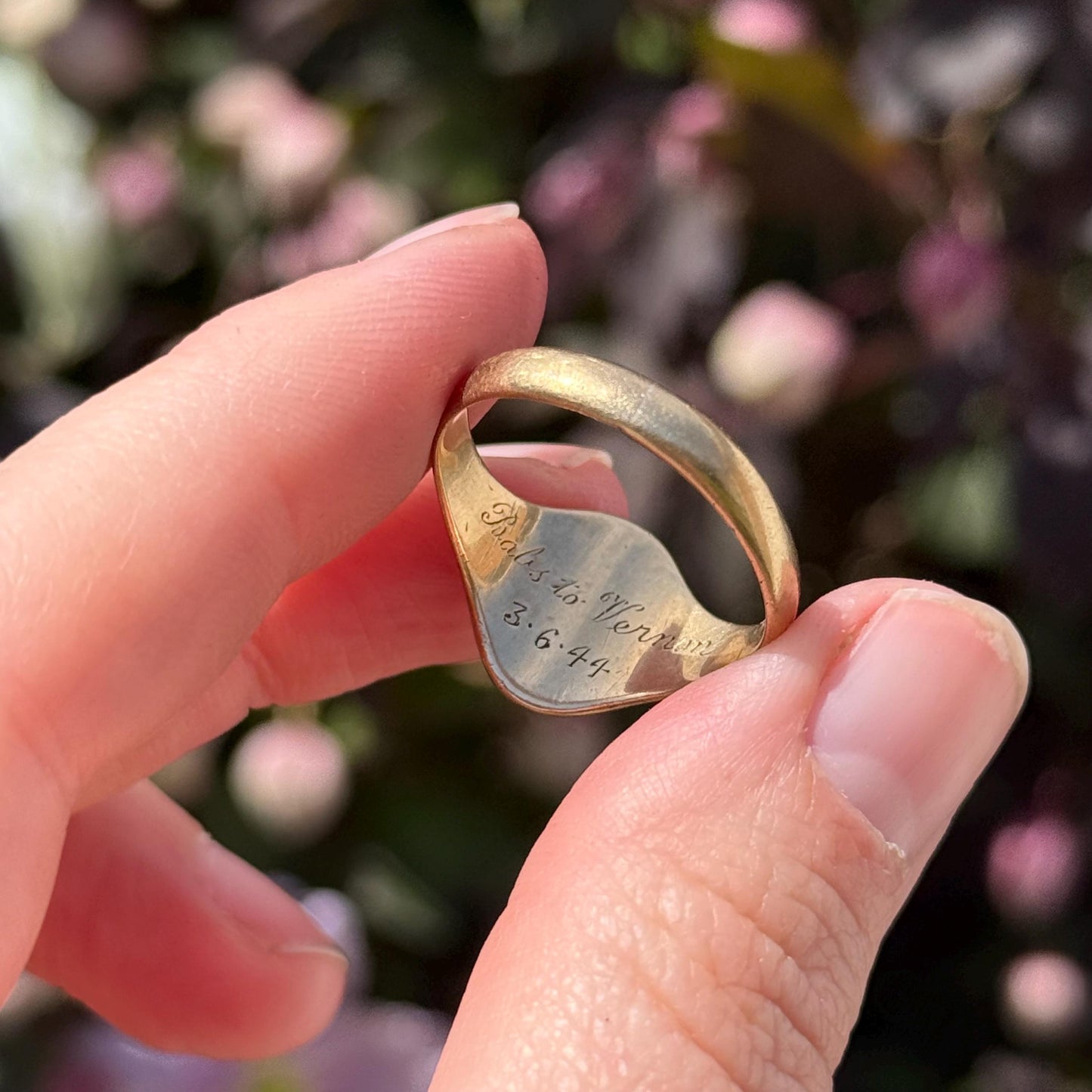 Vintage Signet Ring in 9 Carat Gold; Circa 1943