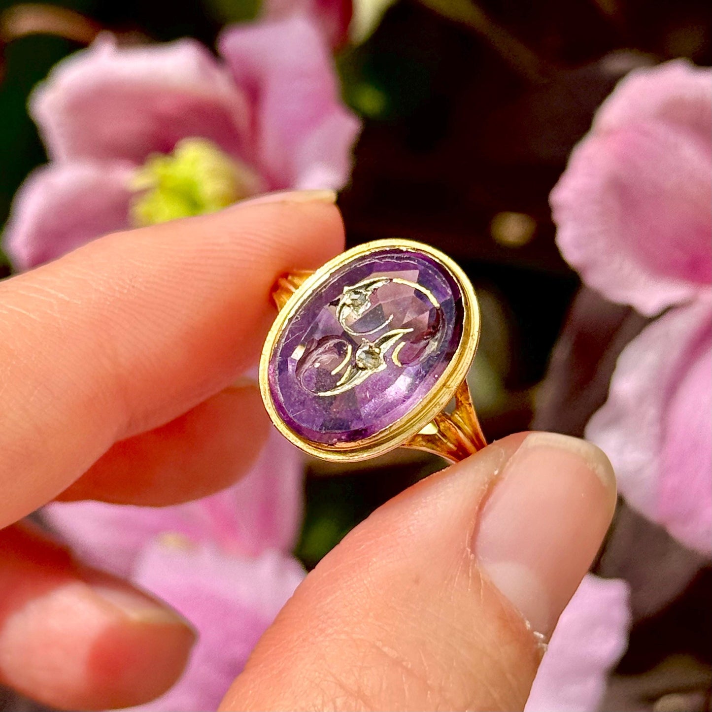 Antique Amethyst 'P' Intaglio Ring in 18 Carat Gold; circa 1860
