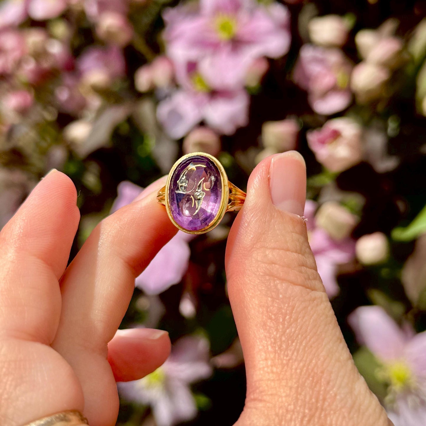 Antique Amethyst 'P' Intaglio Ring in 18 Carat Gold; circa 1860