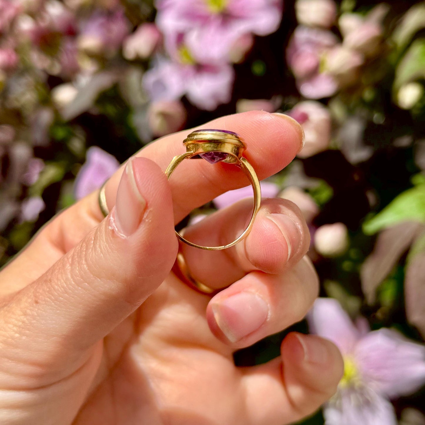 Antique Amethyst 'P' Intaglio Ring in 18 Carat Gold; circa 1860