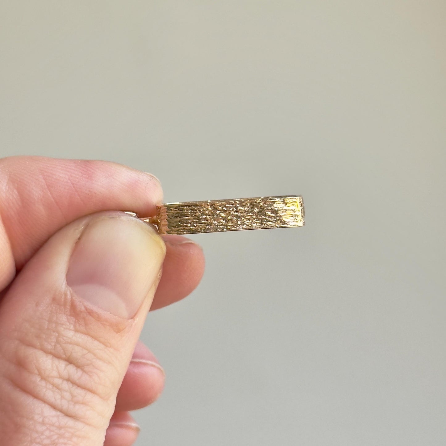 Vintage GOLD bar pendant in 9 Carat Gold; Circa 1976