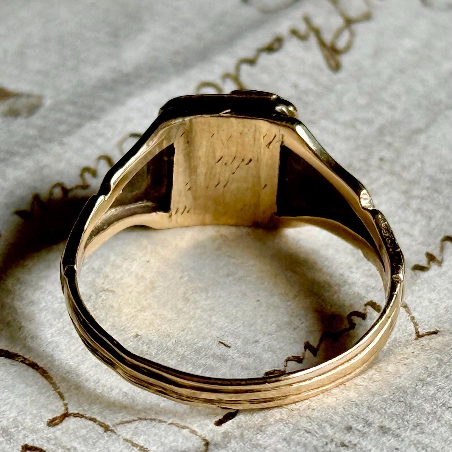 RARE Envelope Locket Ring in 9ct Gold; Circa 1863