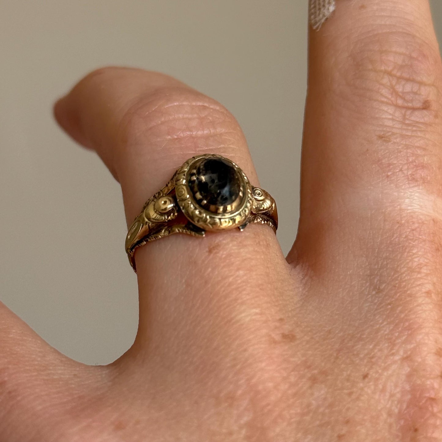 Georgian Foil-Back Quartz Ring in 9 Carat Gold; Circa 1810