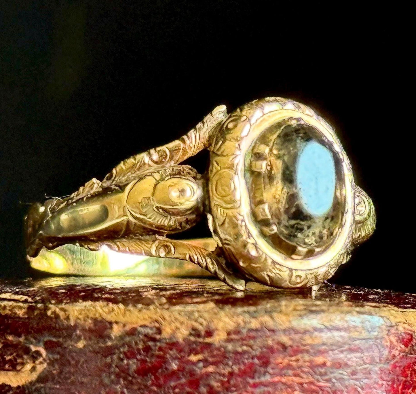 Georgian Foil-Back Quartz Ring in 9 Carat Gold; Circa 1810