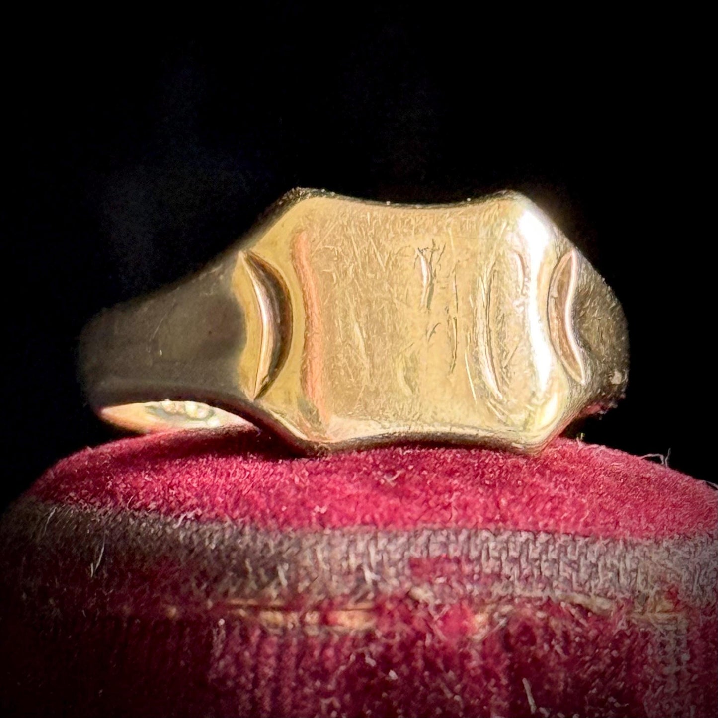 Vintage Sentimental Signet Ring in 9 Carat Gold; Circa 1941