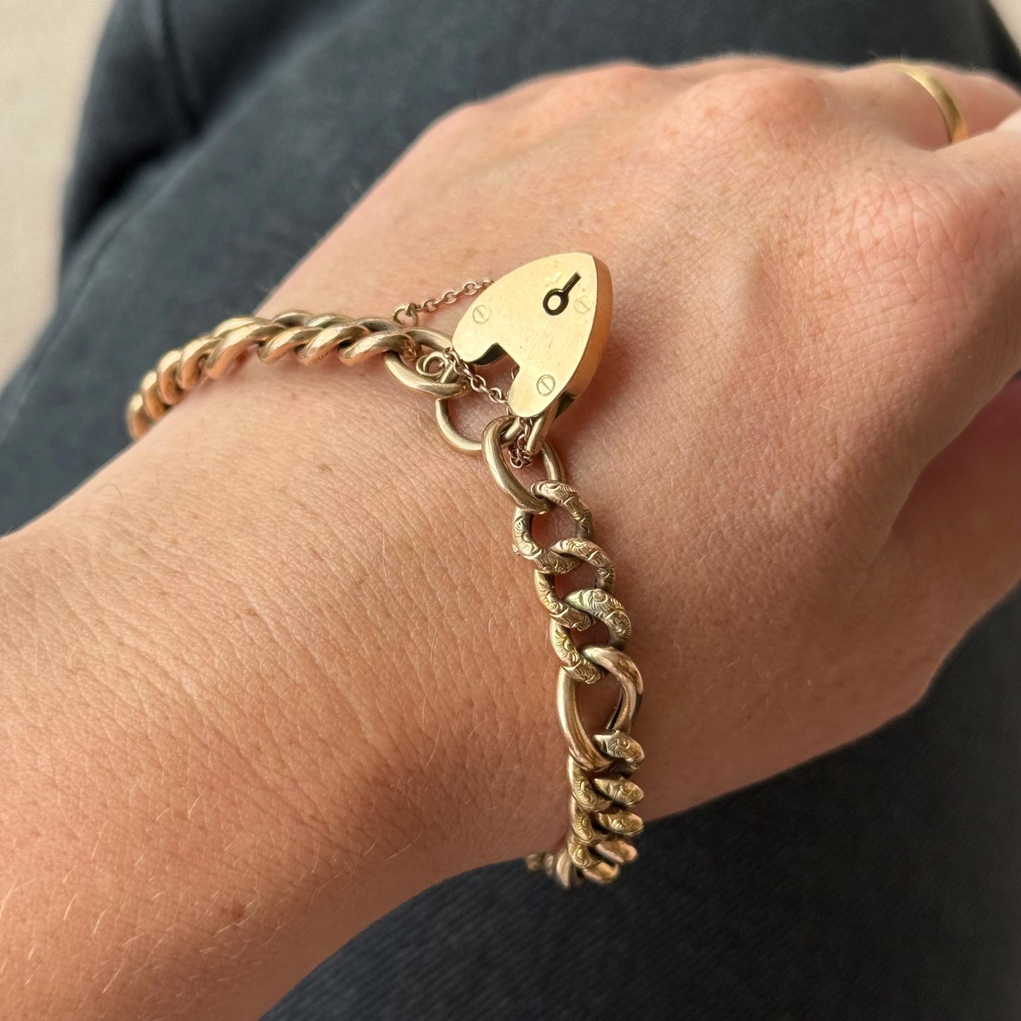 Antique Engraved Curb Bracelet in 9 Carat Gold, Circa 1900
