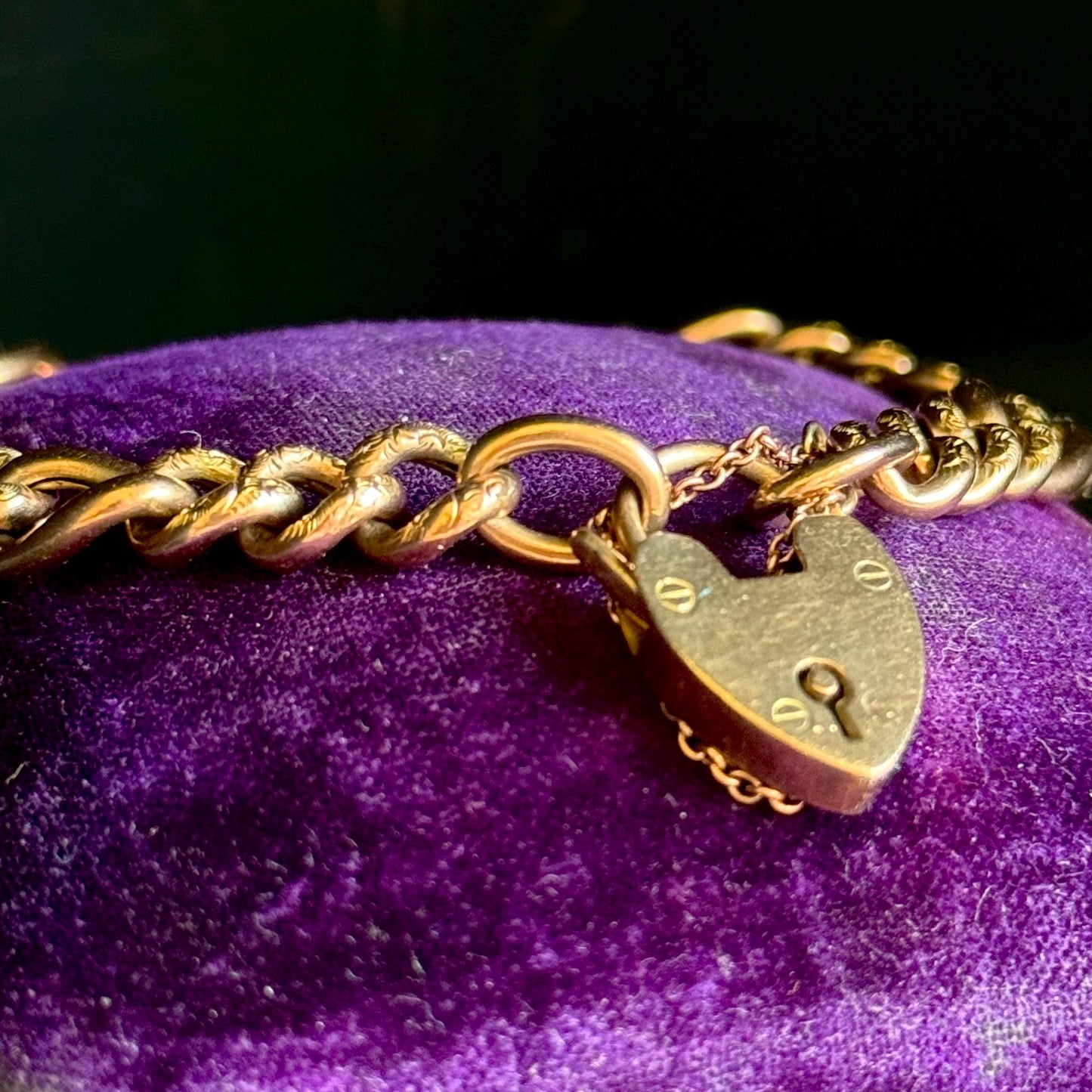 Antique Engraved Curb Bracelet in 9 Carat Gold, Circa 1900