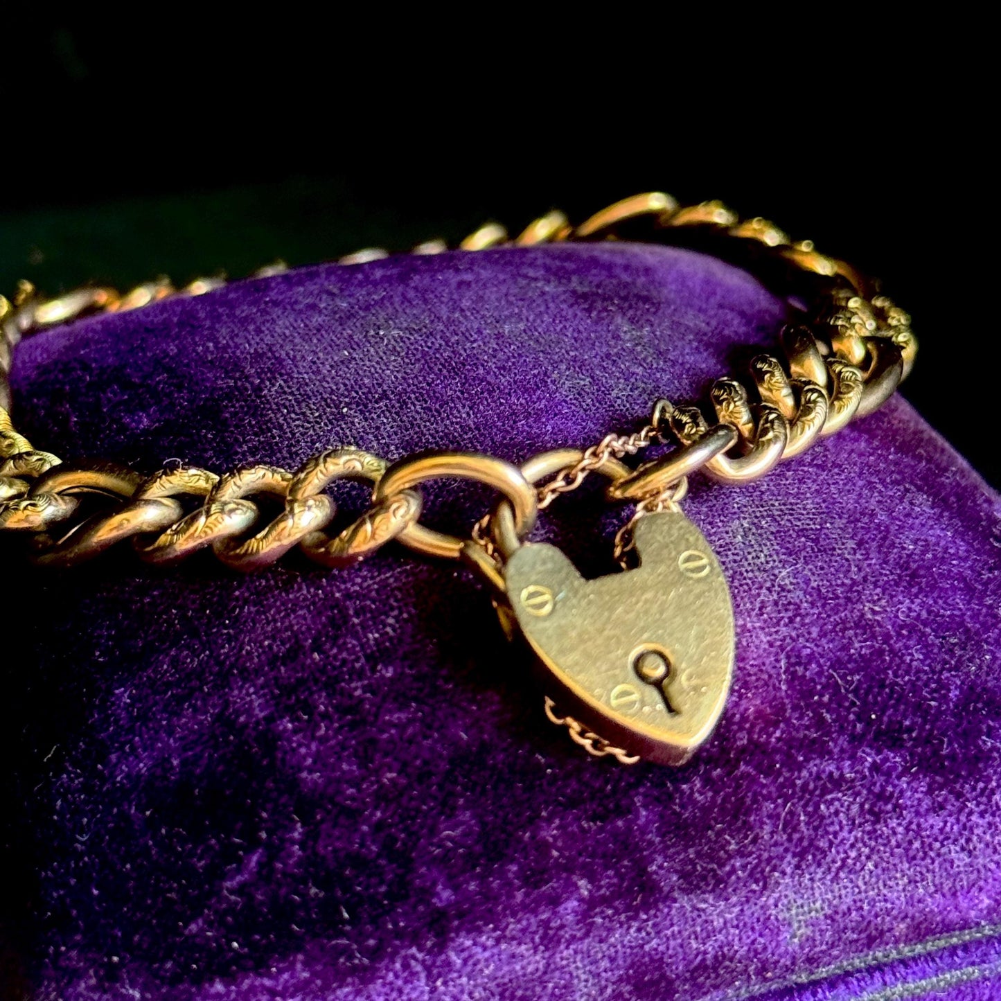 Antique Engraved Curb Bracelet in 9 Carat Gold, Circa 1900