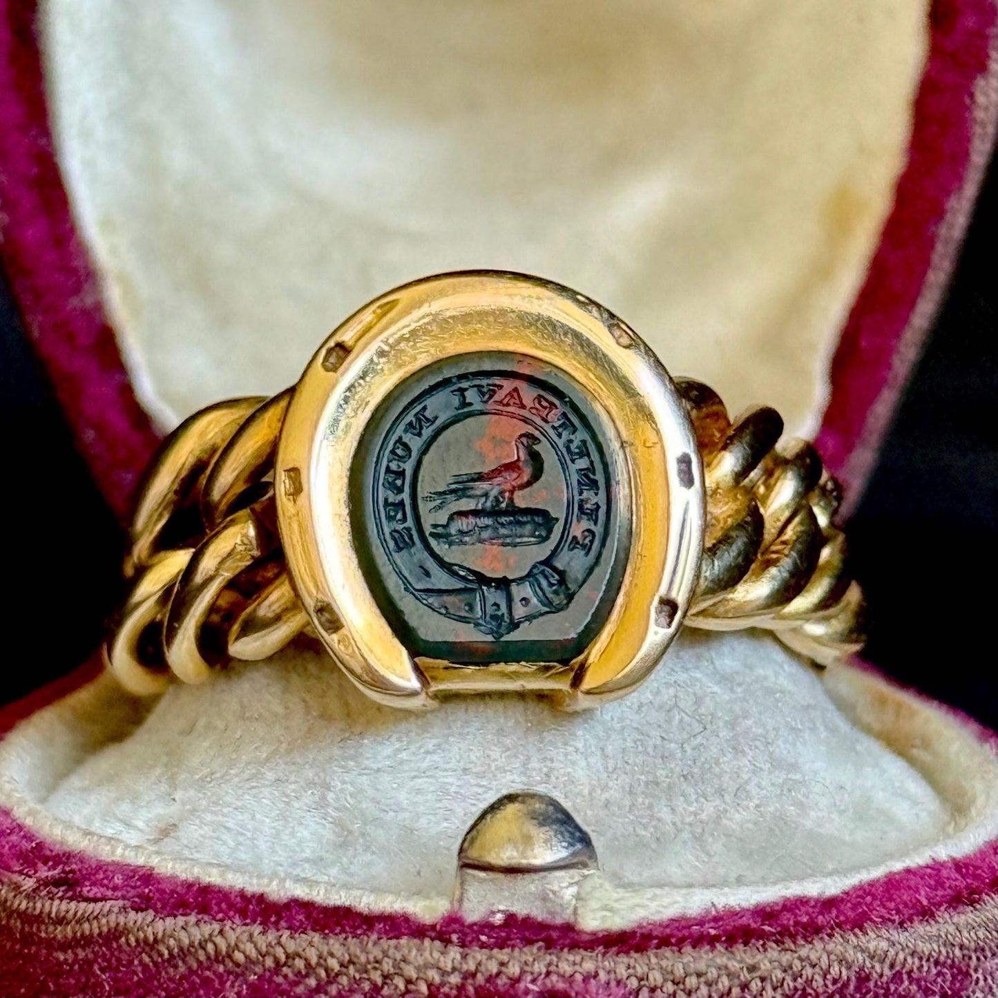 Antique Intaglio Horseshoe Chain ring in 18 Carat Gold; Circa 1880