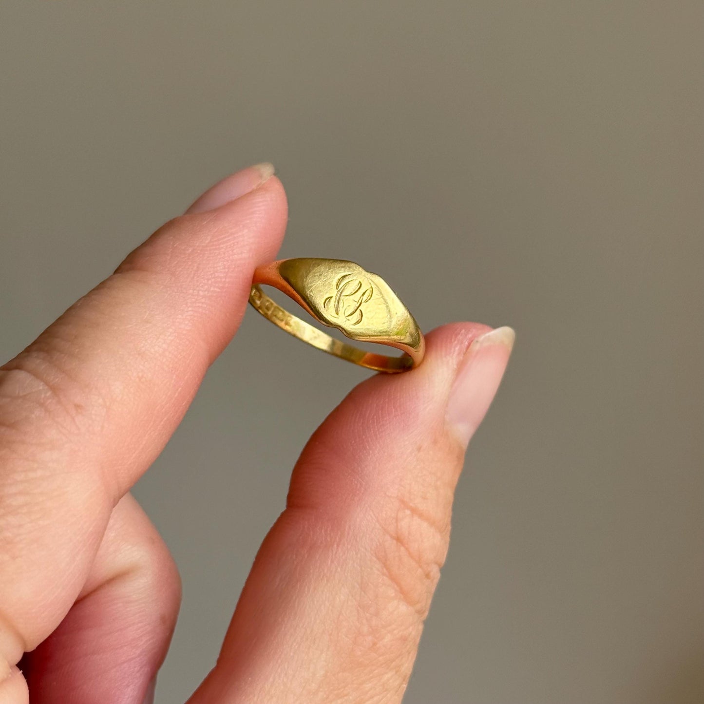 Antique 'GS' Signet Ring in 18 Carat Gold; Circa 1920