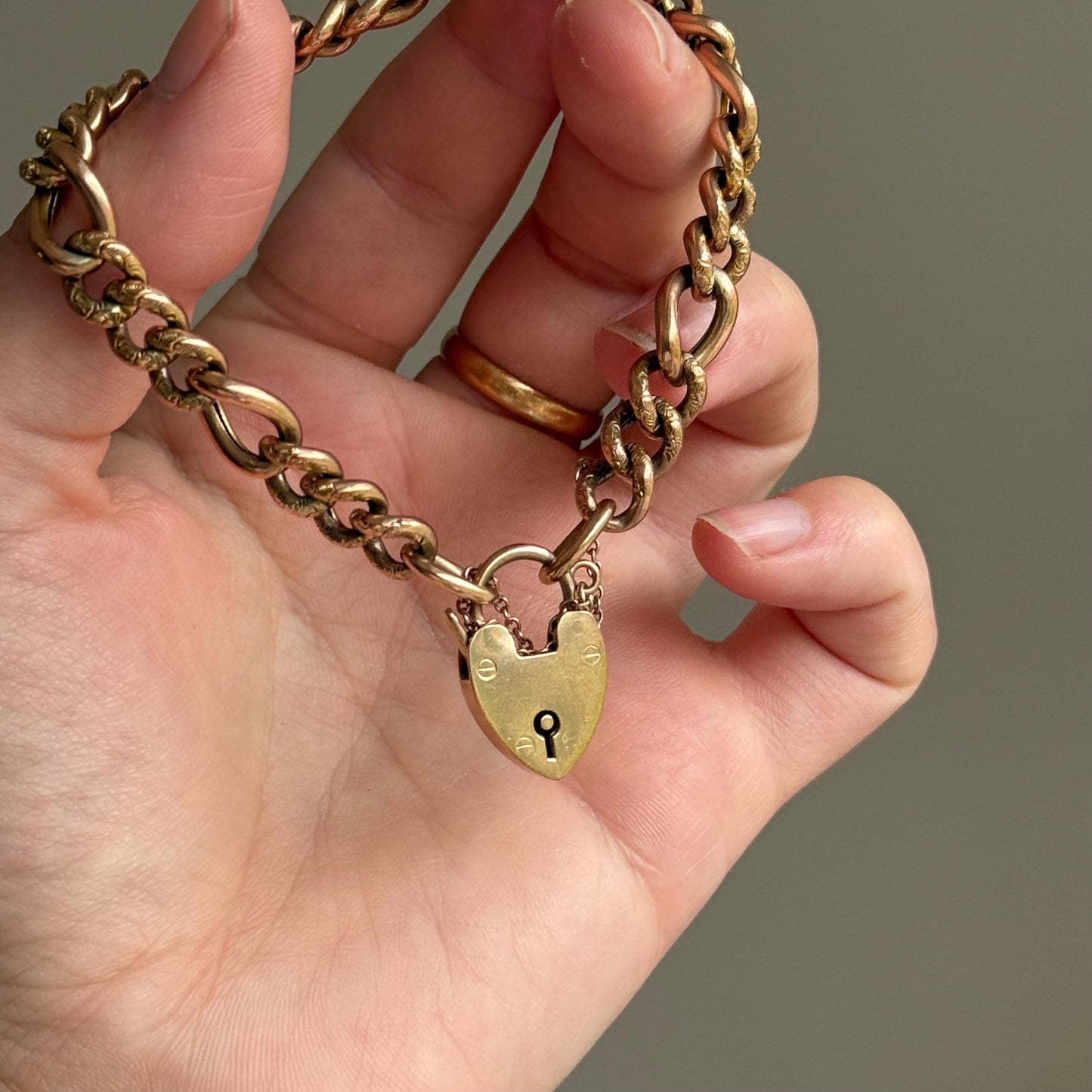Antique Engraved Curb Bracelet in 9 Carat Gold, Circa 1900