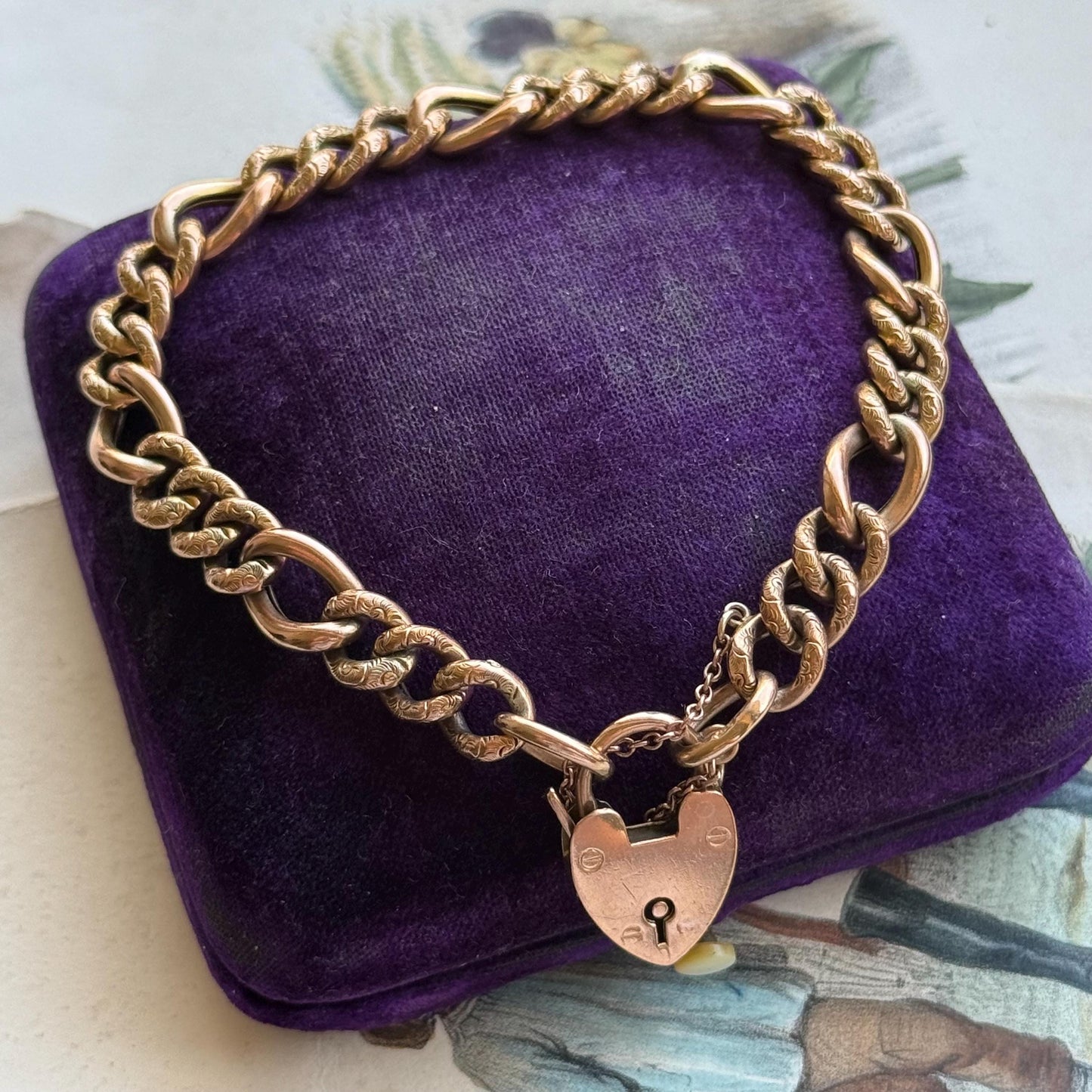 Antique Engraved Curb Bracelet in 9 Carat Gold, Circa 1900