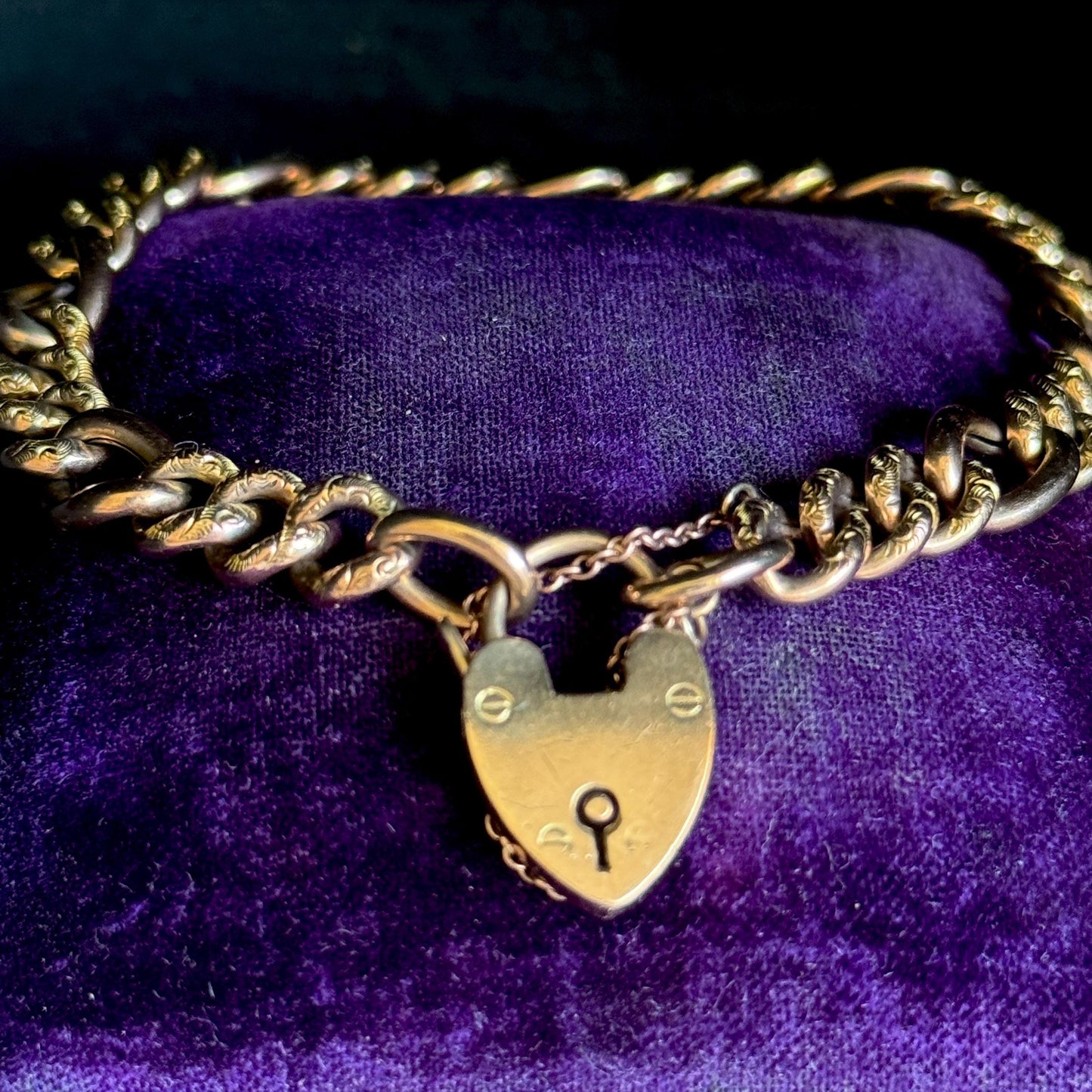 Antique Engraved Curb Bracelet in 9 Carat Gold, Circa 1900