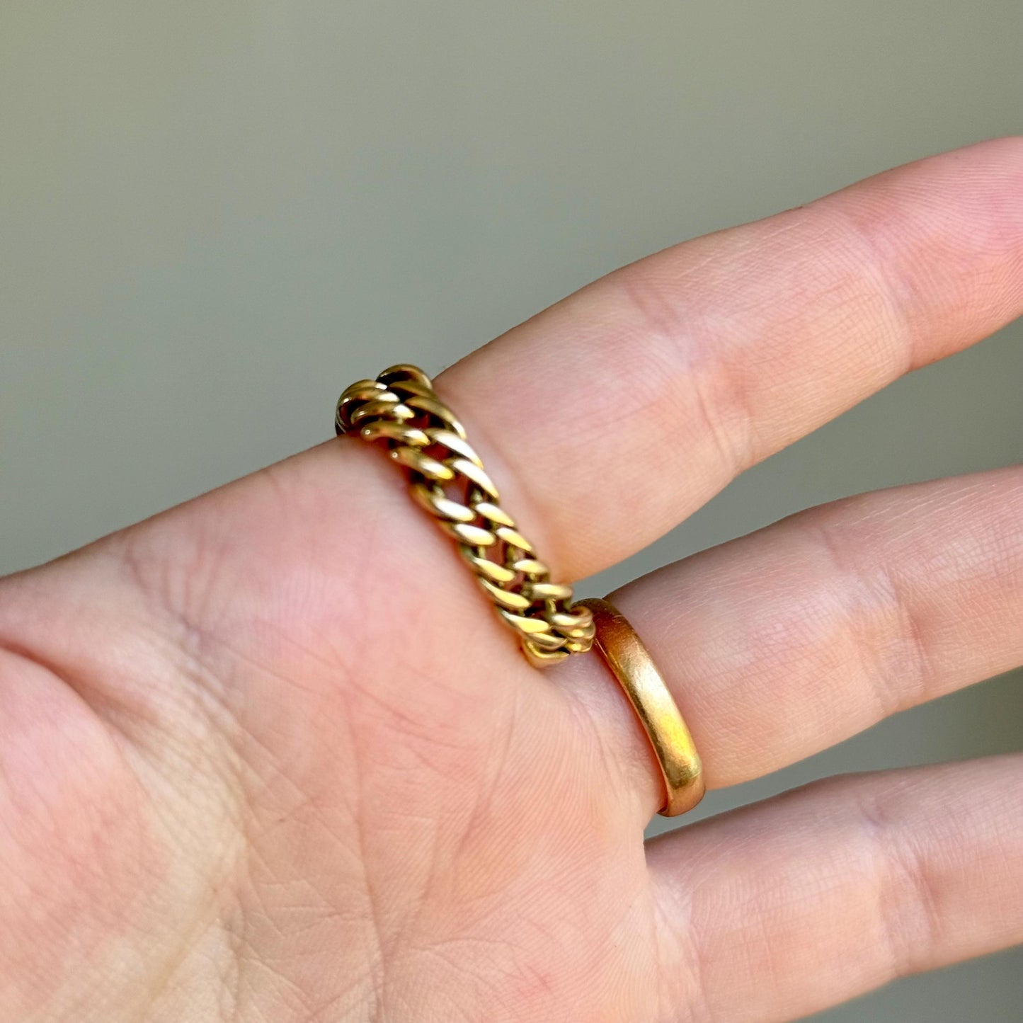 Antique Intaglio Horseshoe Chain ring in 18 Carat Gold; Circa 1880