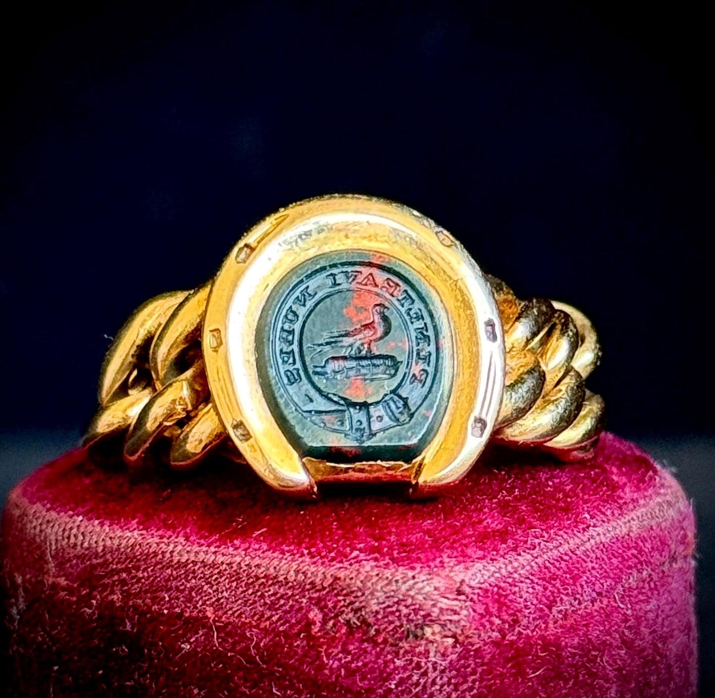Antique Intaglio Horseshoe Chain ring in 18 Carat Gold; Circa 1880