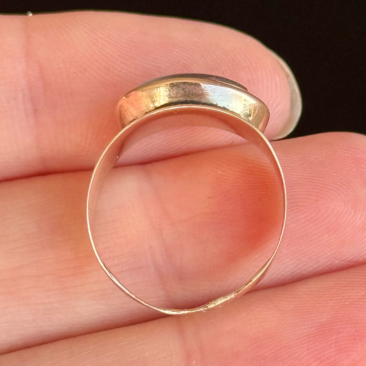 Georgian Locket Ring in 9 Carat gold; Circa 1820