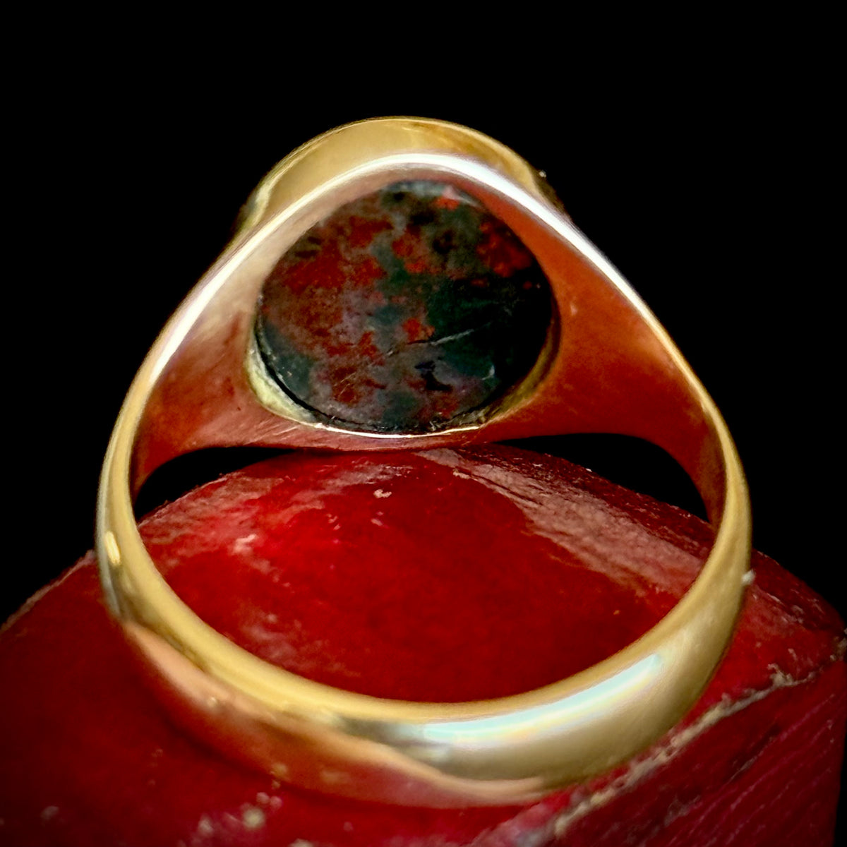 Vintage Bloodstone Raven Ring in 9 Carat Gold; circa 1968