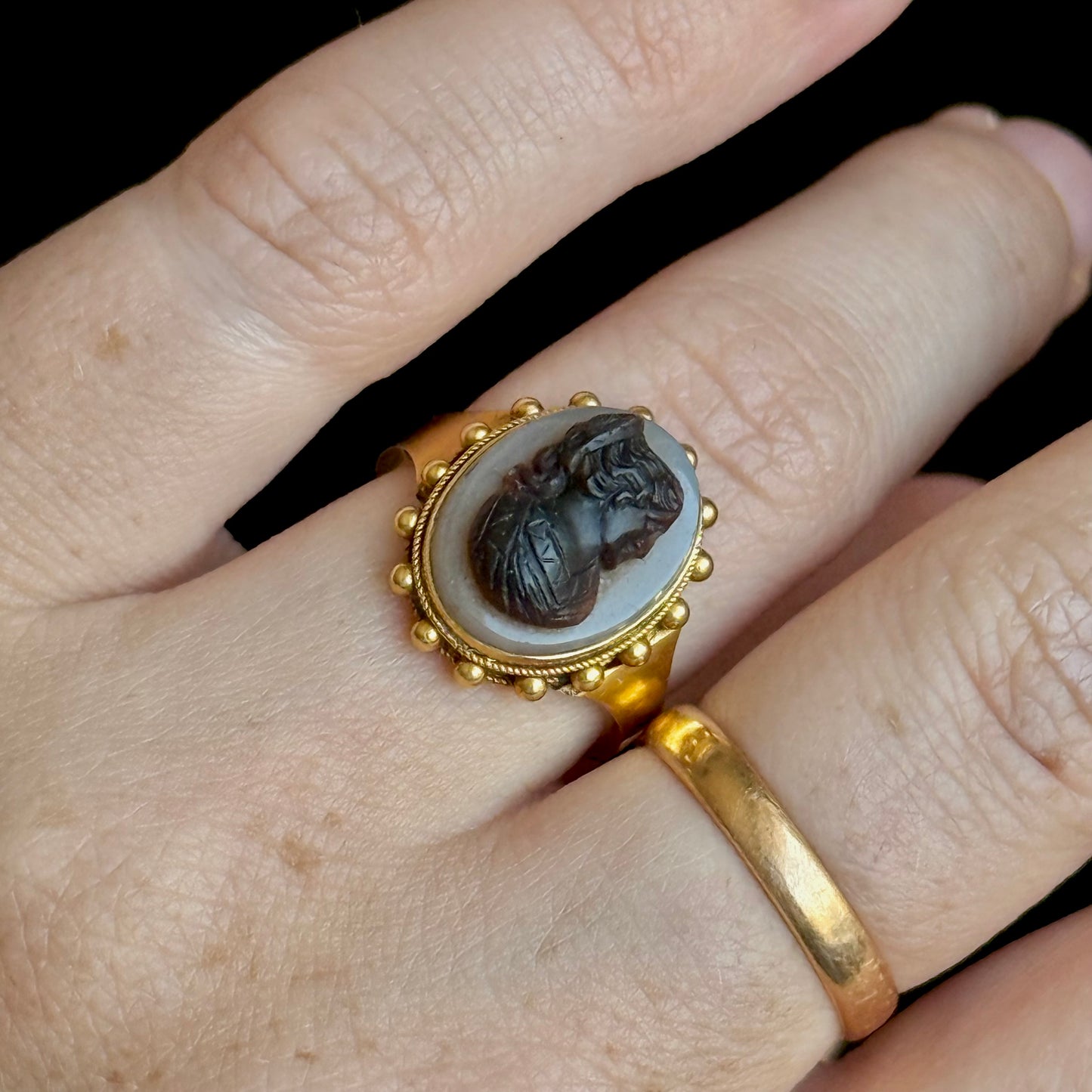 Victorian Carved Agate Cameo Ring in 15 Carat Golf