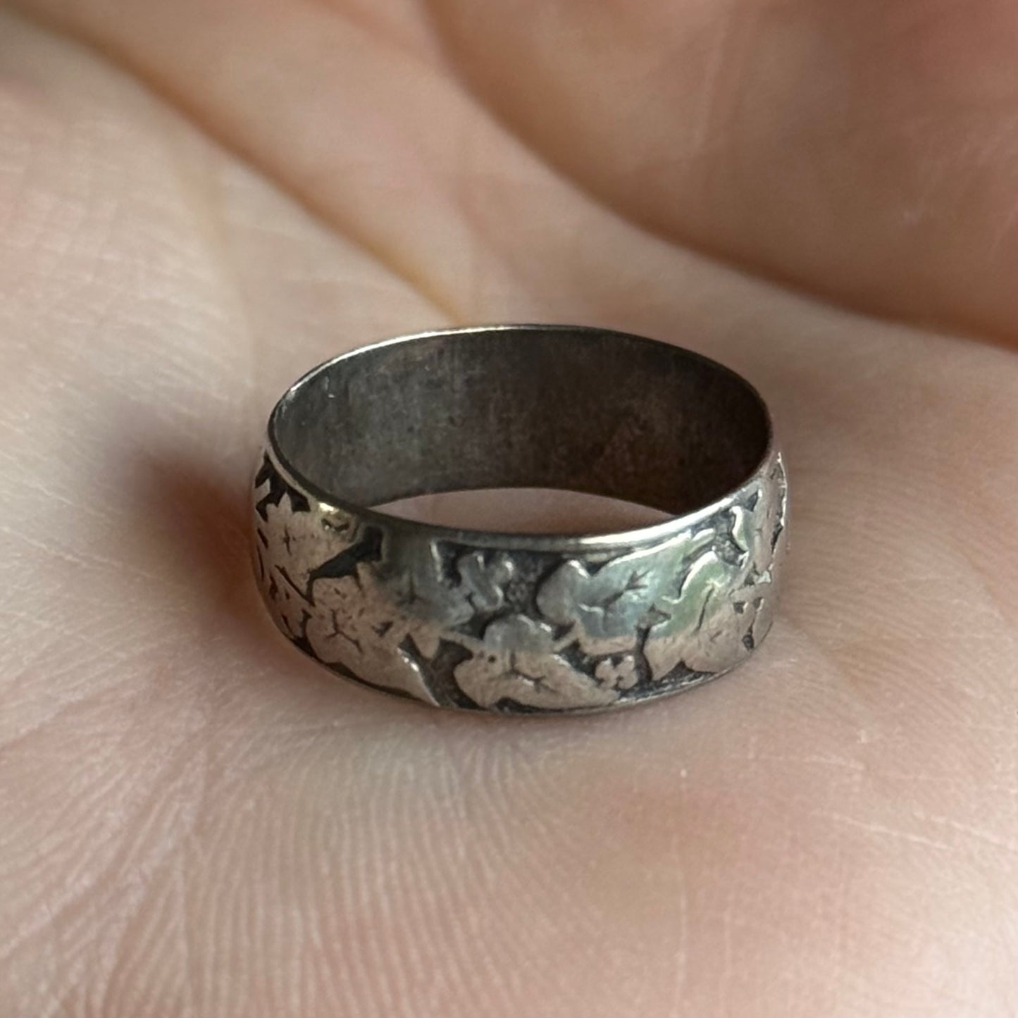 Antique Ivy Foliage Ring in Silver; Circa 1882