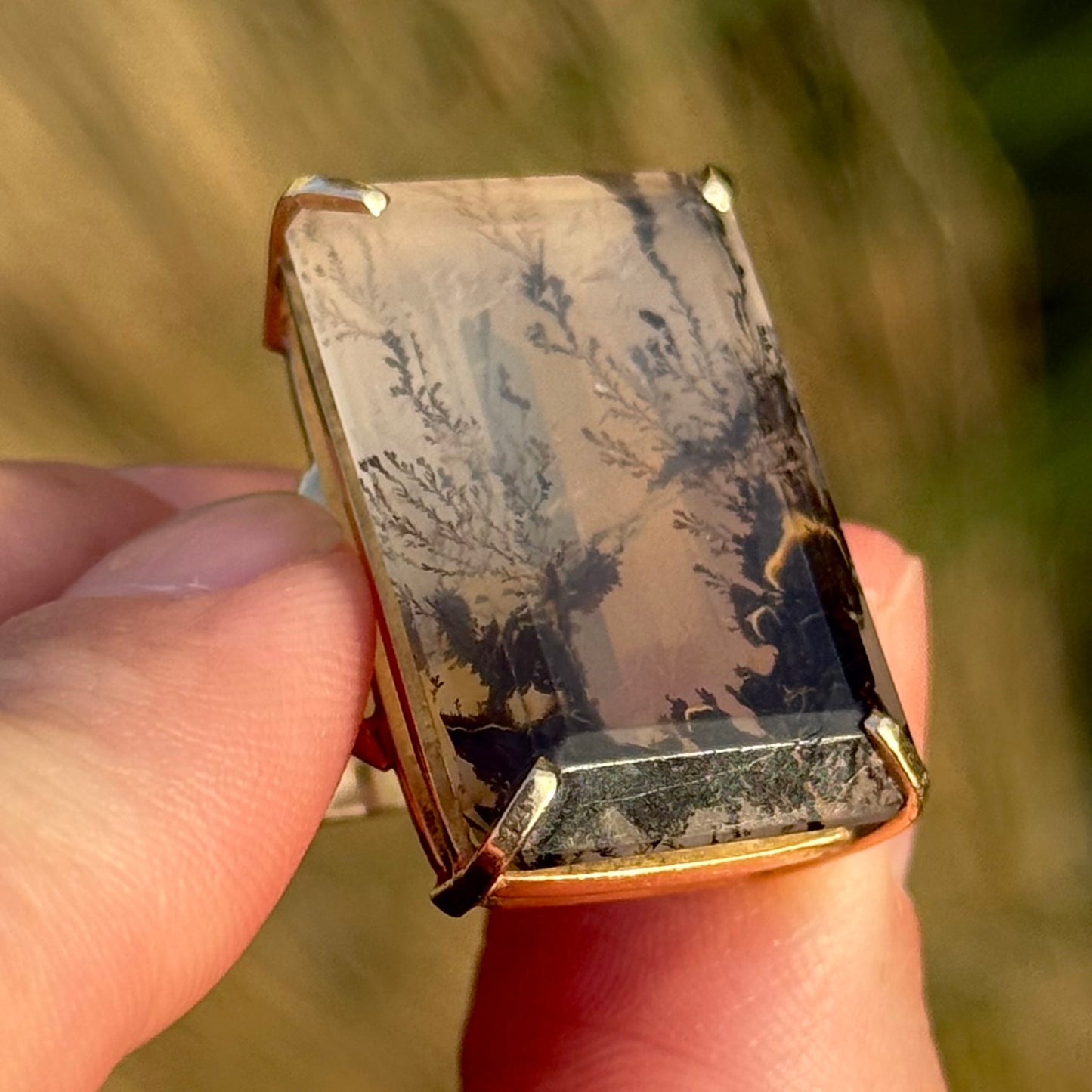 Substantial Vintage Dendritic Agate Ring in 18 Carat Gold