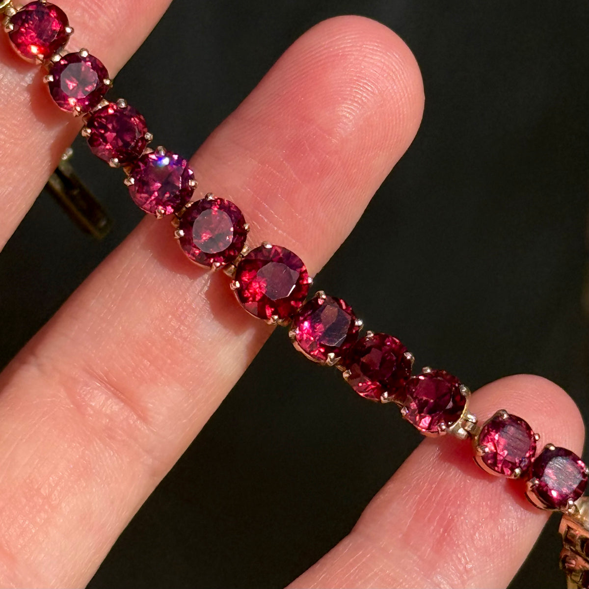 Antique Graduated Garnet Bracelet in 9 Carat Gold; Circa 1920