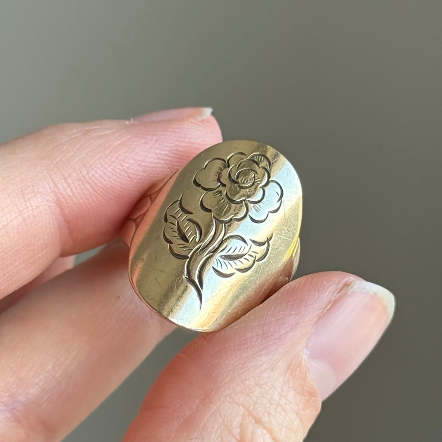 Vintage Rose Signet Ring in 9 Carat Gold ; Circa 1973