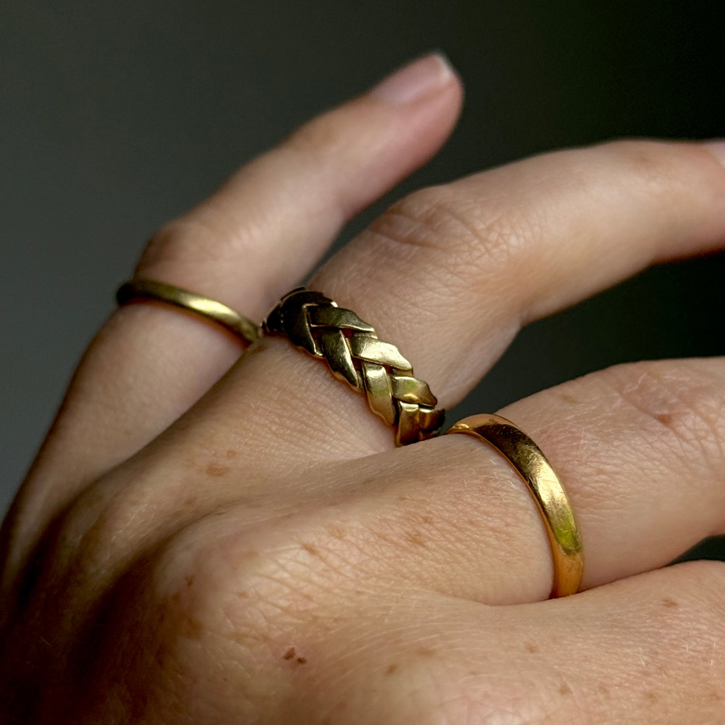 Vintage Woven Band in 9 Carat Gold