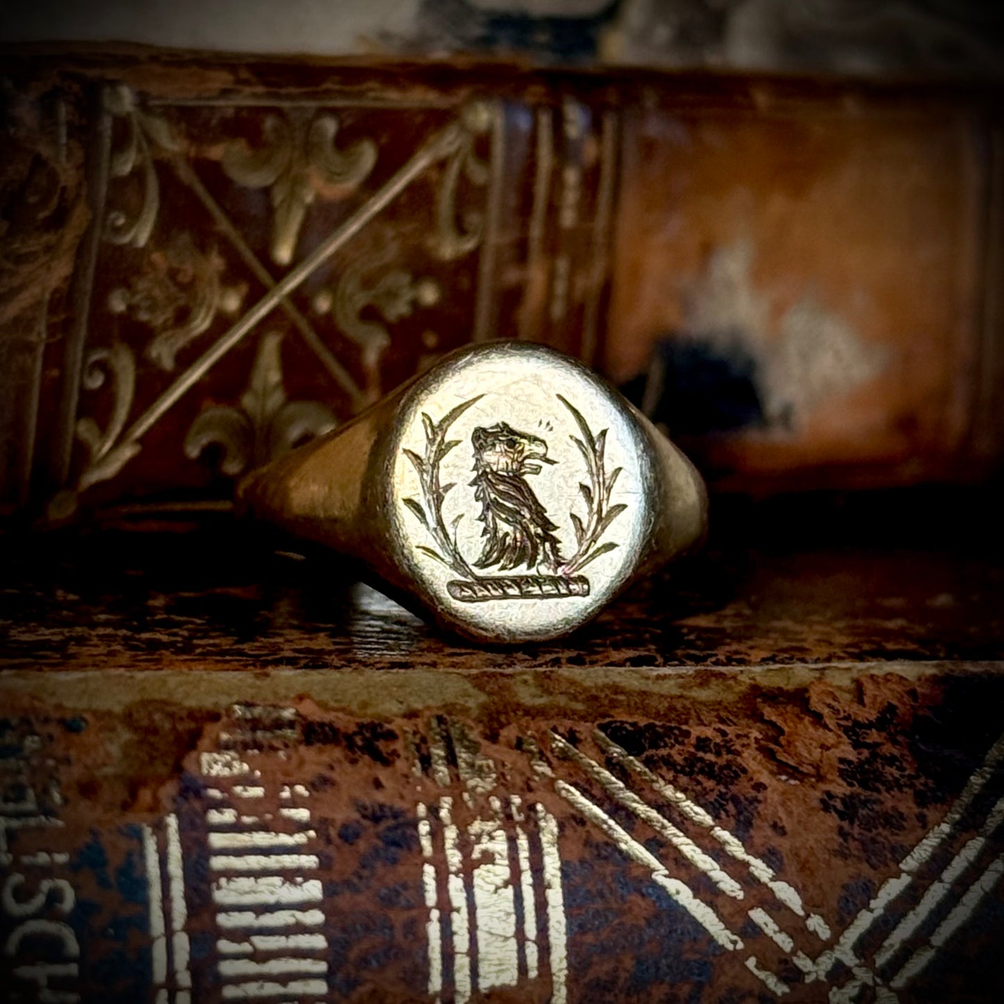 Vintage Lion & Laurel Signet Ring 9 Carat gold
