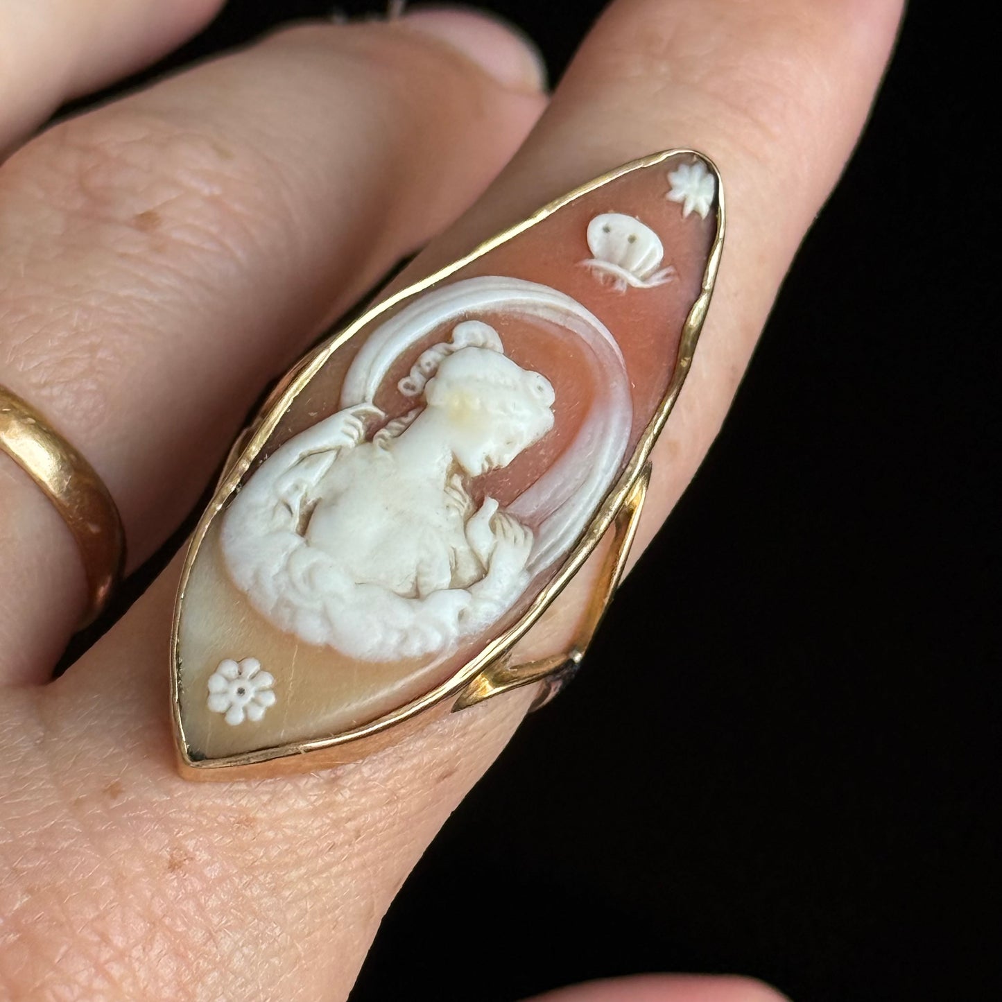 Antique Victorian Venus Dove & Butterfly Cameo Ring