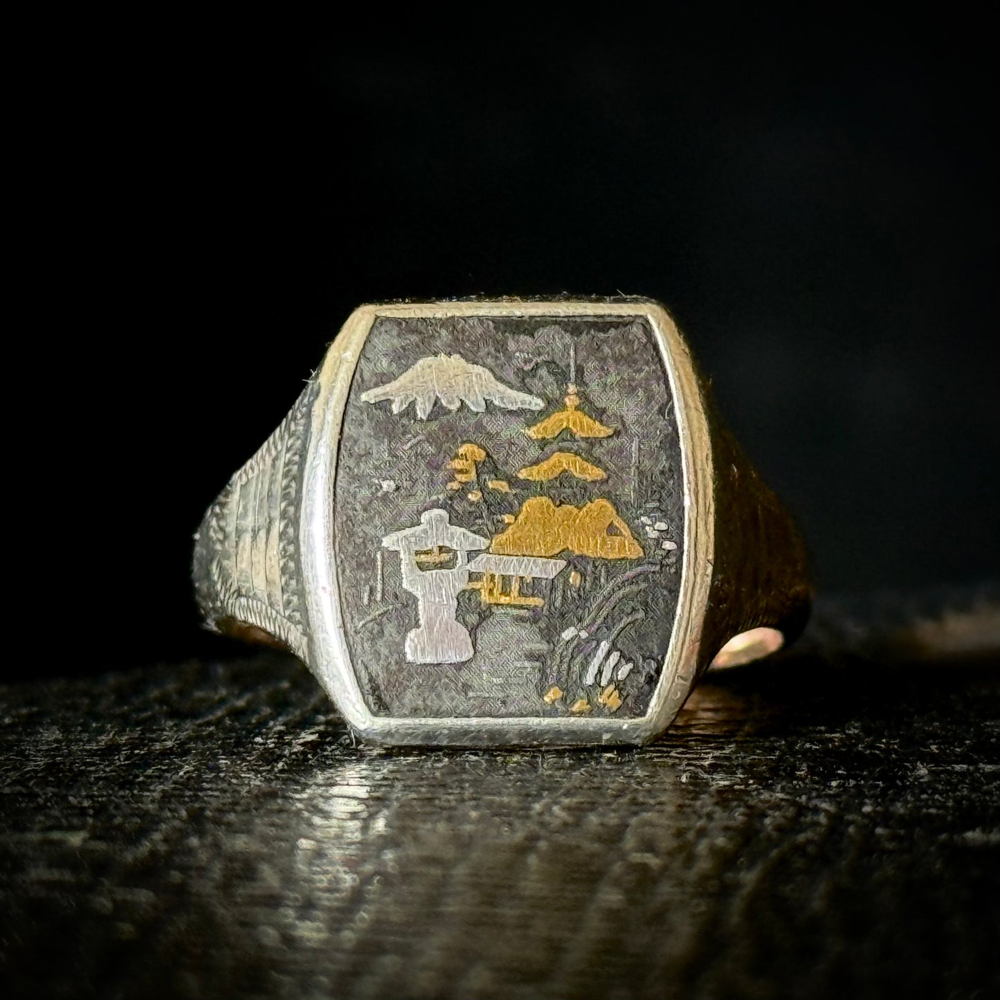 Vintage Damascene Japanese Scene Signet Ring in Silver