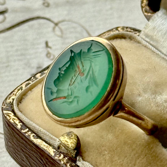 Vintage Agate Intaglio Ring in 9 Carat Gold; Circa 1940