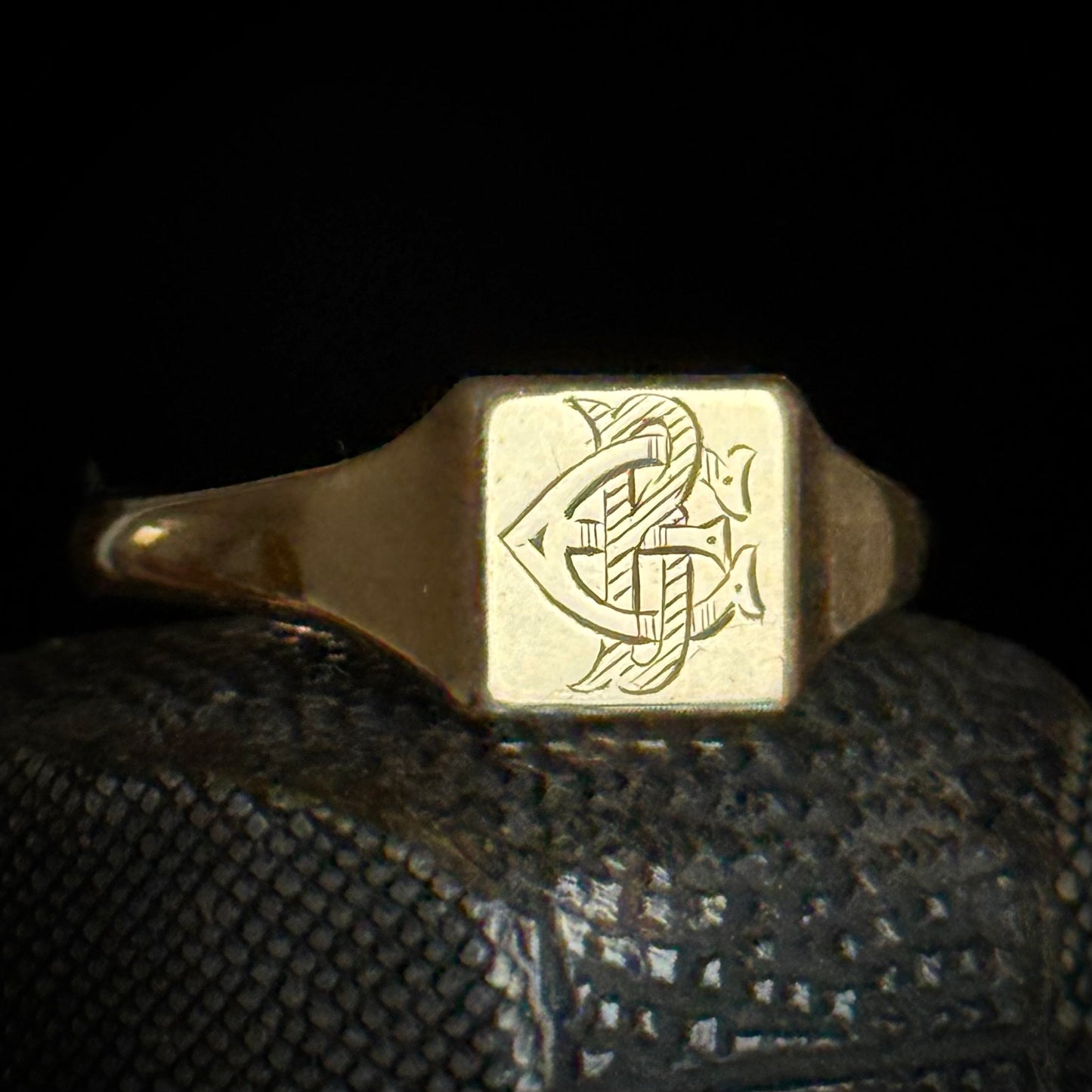 Vintage Monograme Signet Ring in 9 Carat Gold; Circa 1946