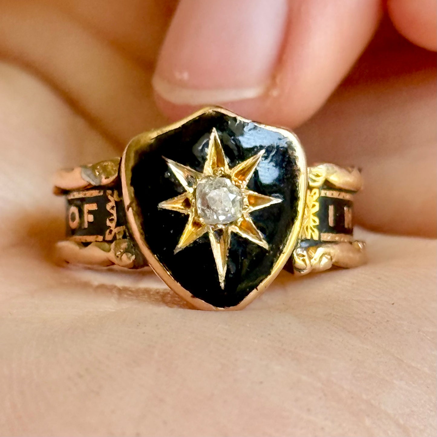 Antique victorian Mourning Ring in 18 Carat Gold