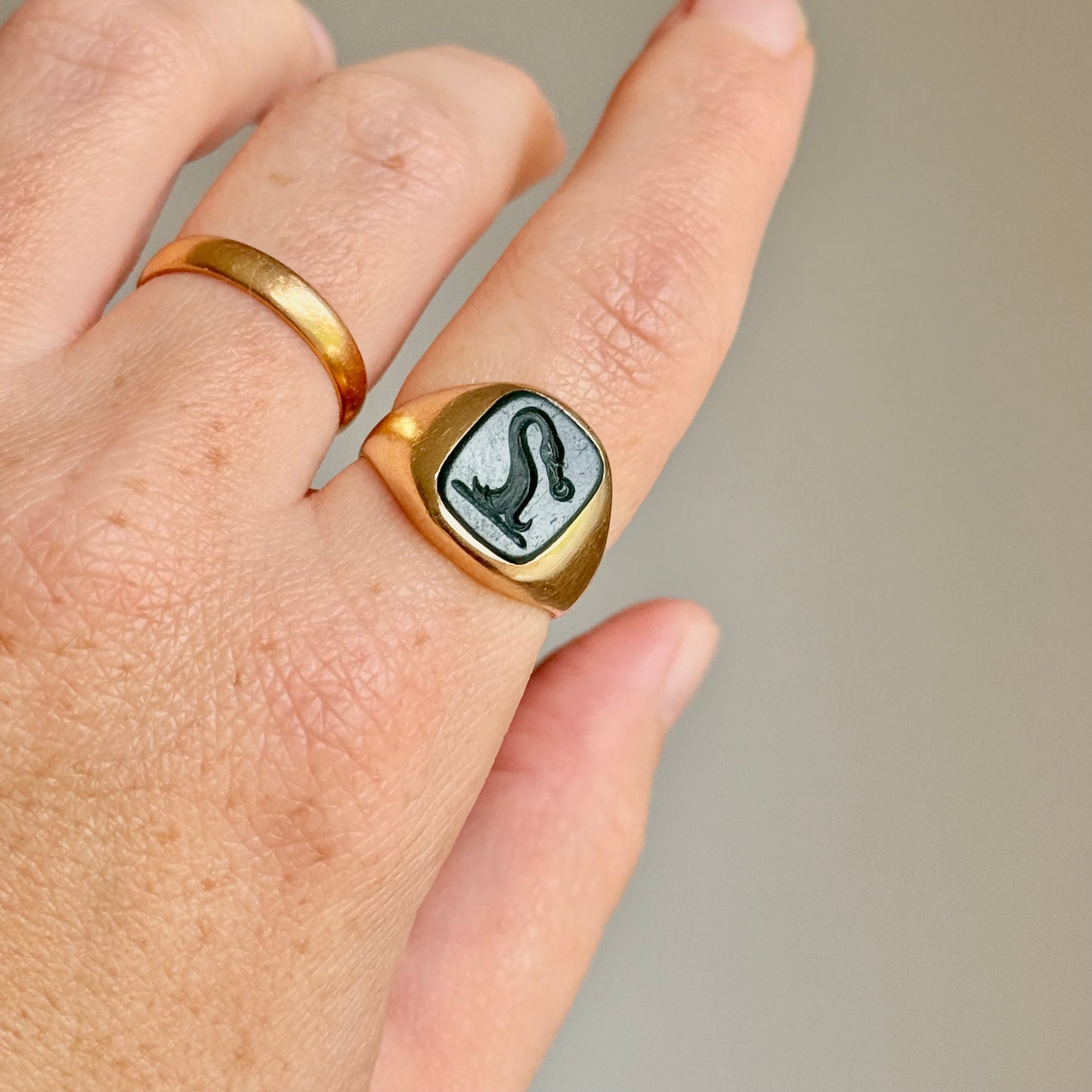 Vintage Swan & Ring Signet Ring in 9 Carat Gold, Circa 1971