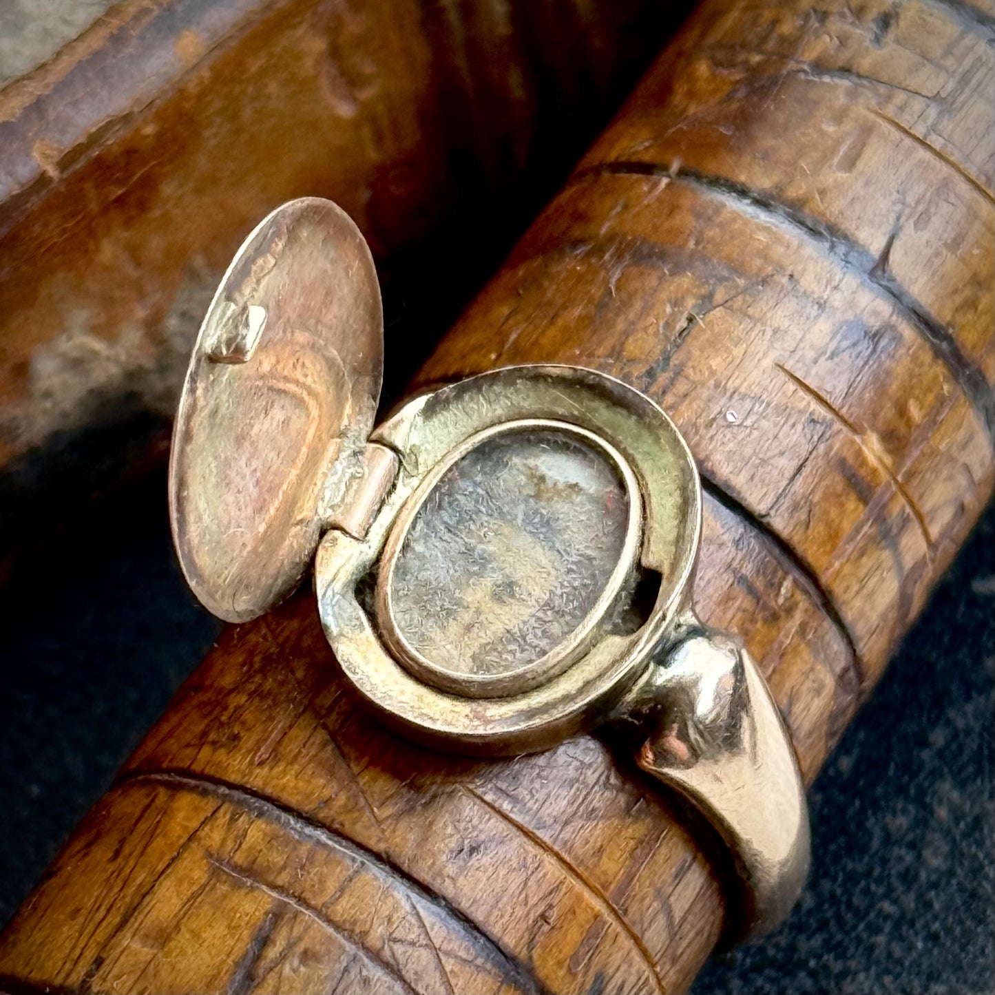 Antique Locket Signet Ring in 9 Carat Gold; Circa 1916