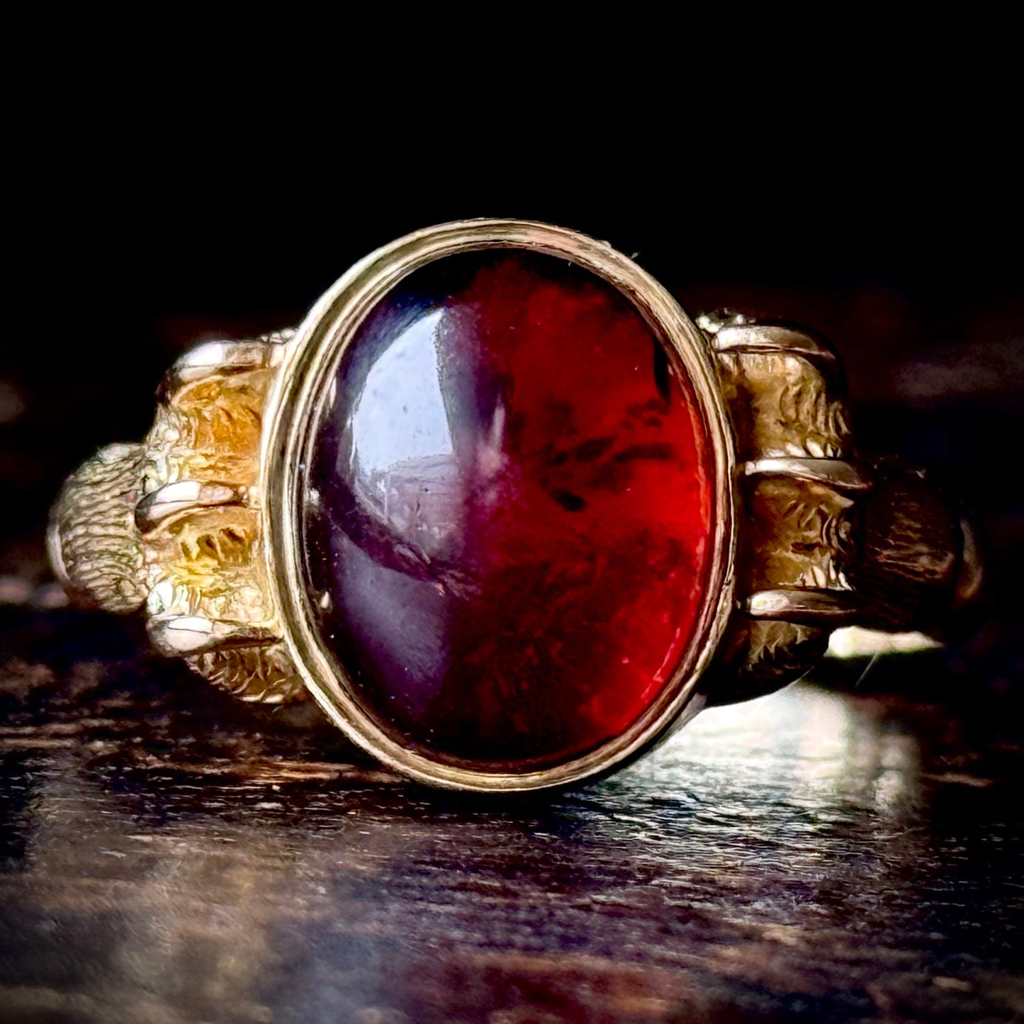 Antique Victorian Garnet Bear Claw Mount Ring in 9 Carat Gold