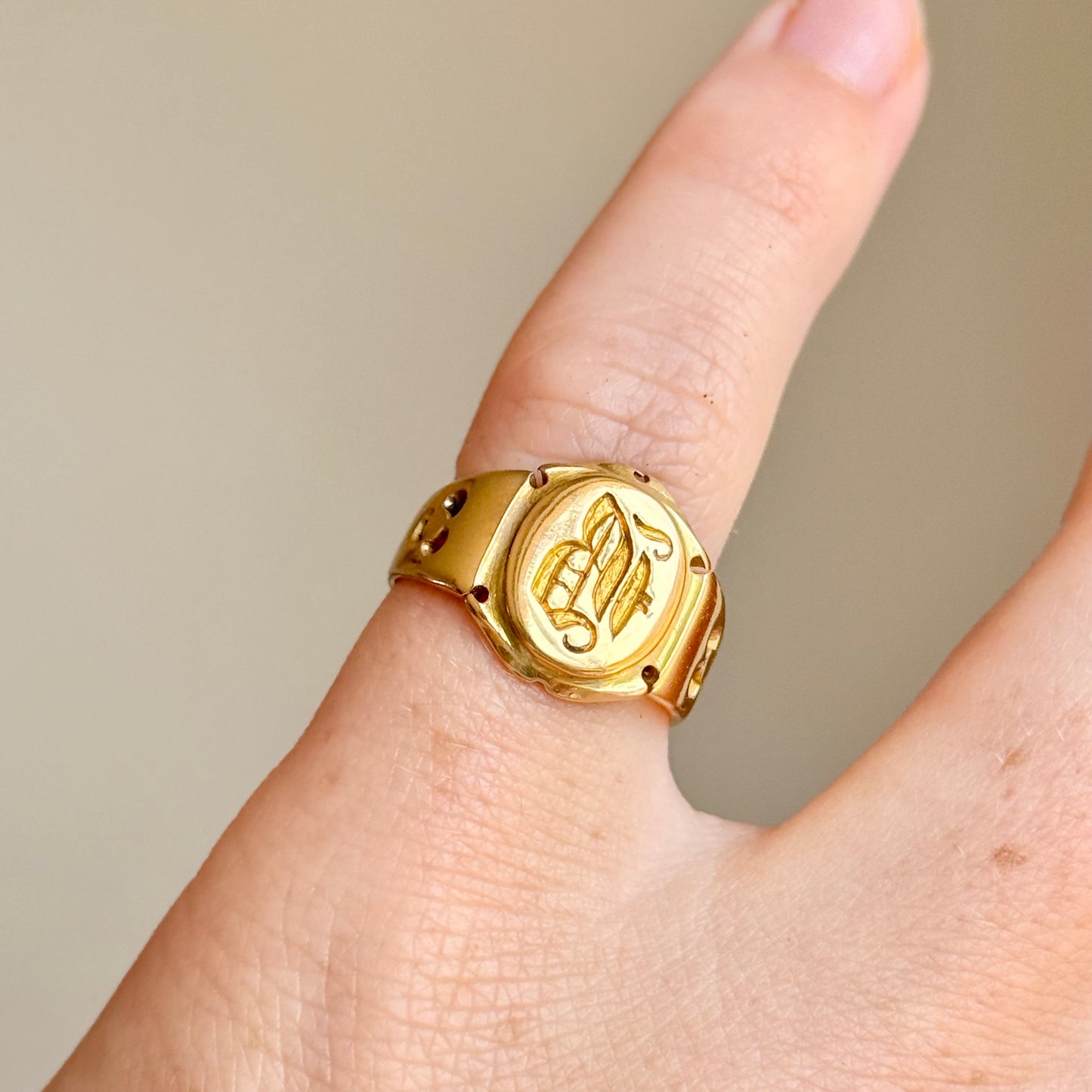 Heavy 'B' Signet Ring in 15 Carat Gold; Circa 1880